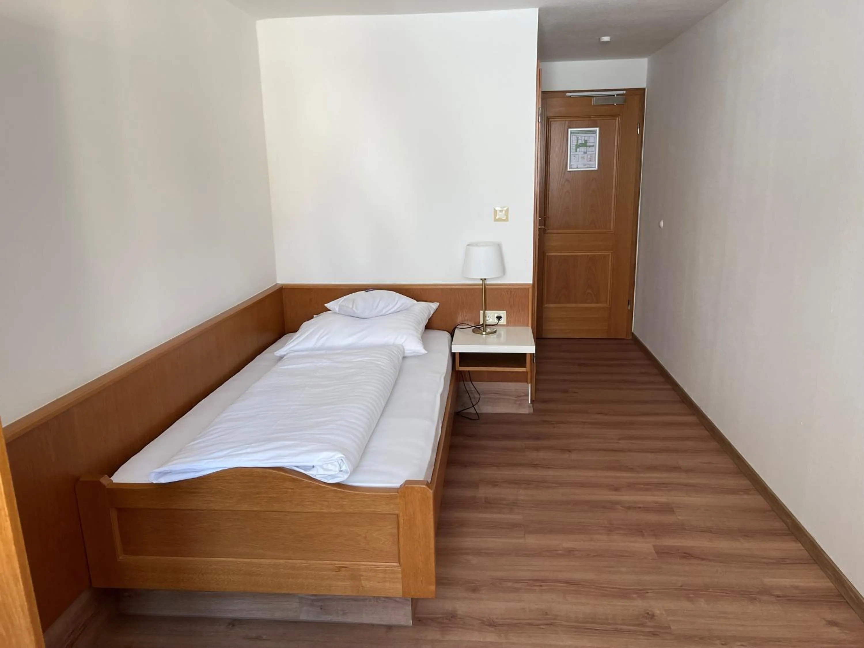 Bedroom, Bed in Hotel Jungbräu