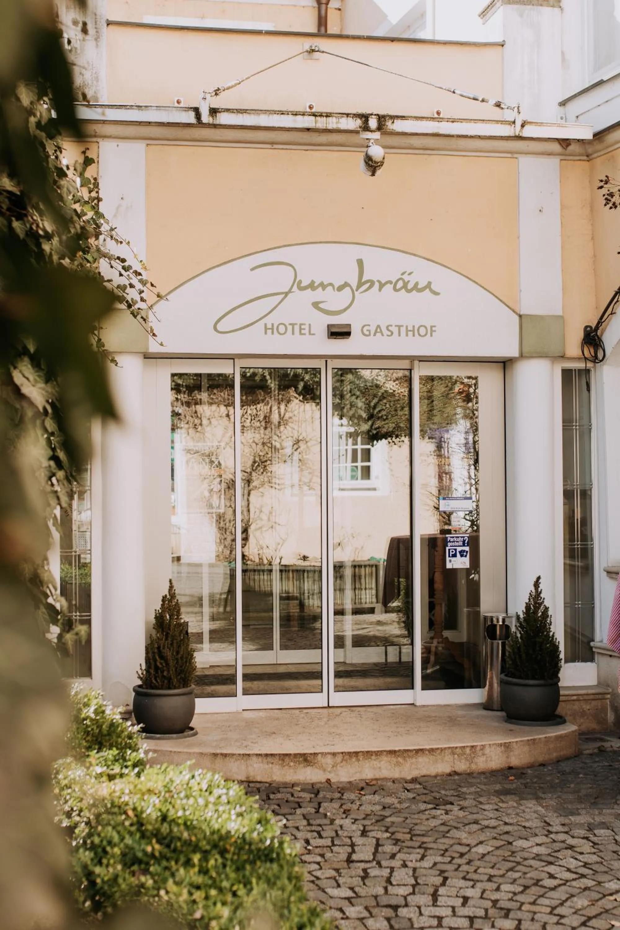 Facade/entrance in Hotel Jungbräu