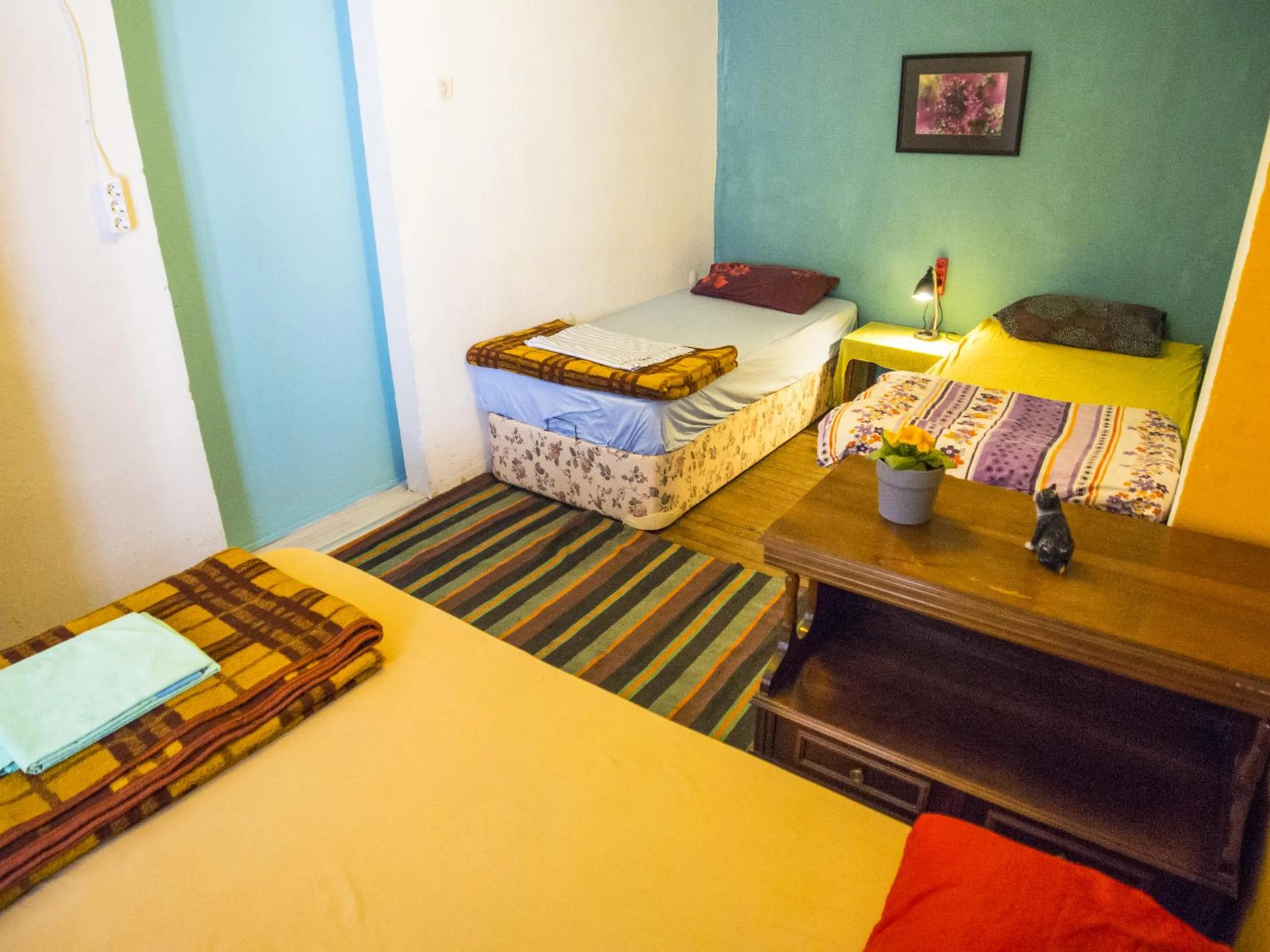 Photo of the whole room, Bed in Shantihome