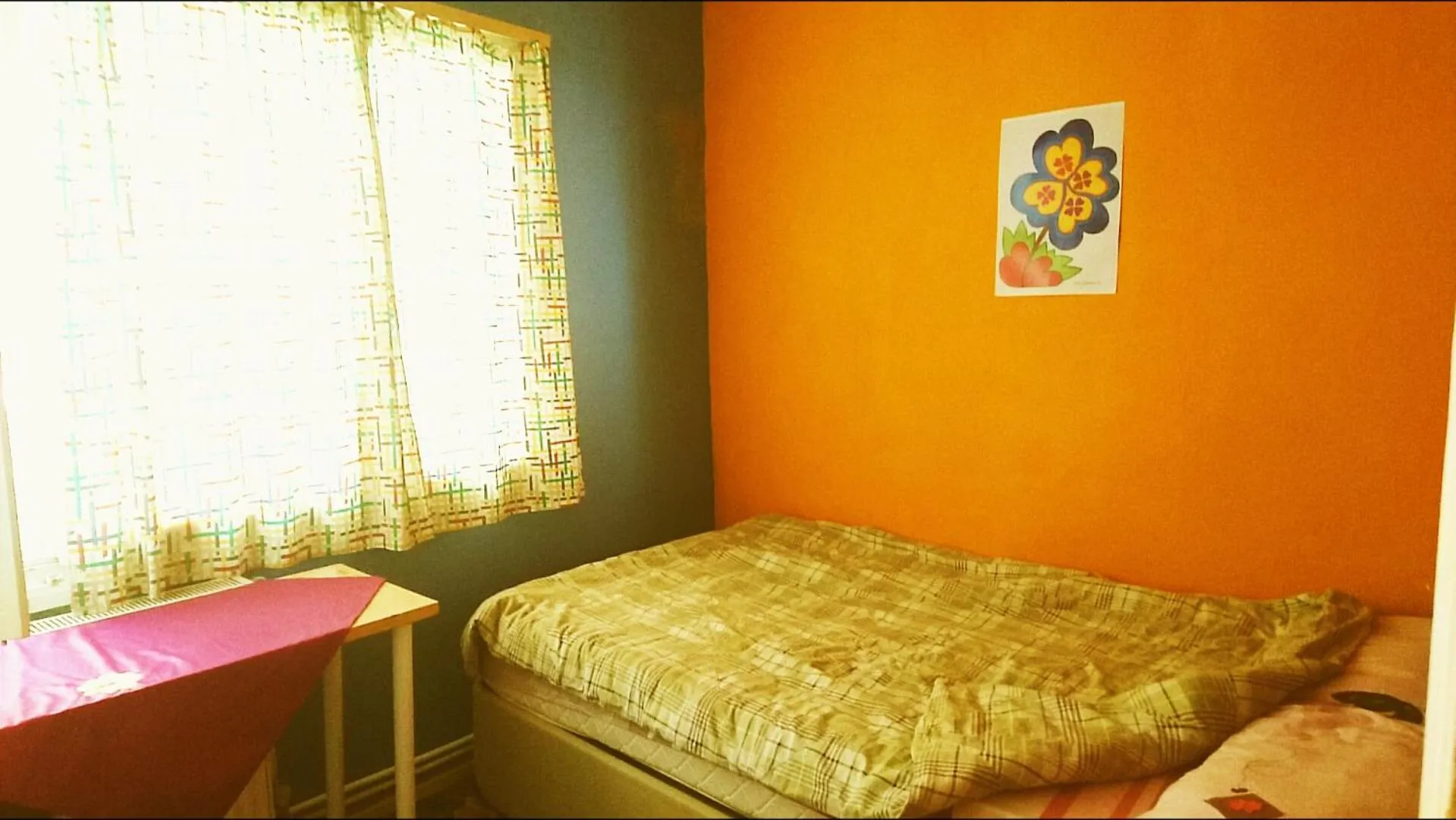 City view, Bed in Shantihome