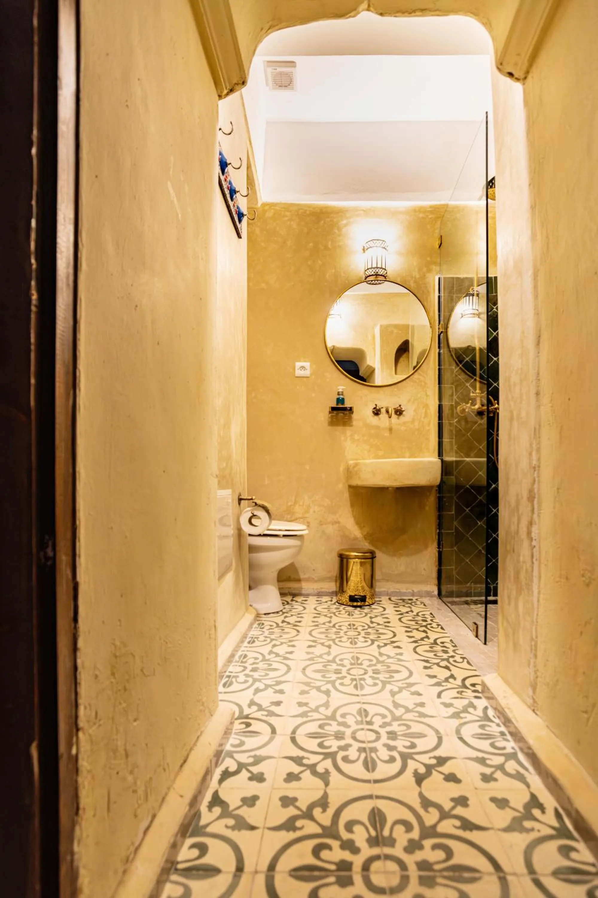 Shower in Riad Taghia