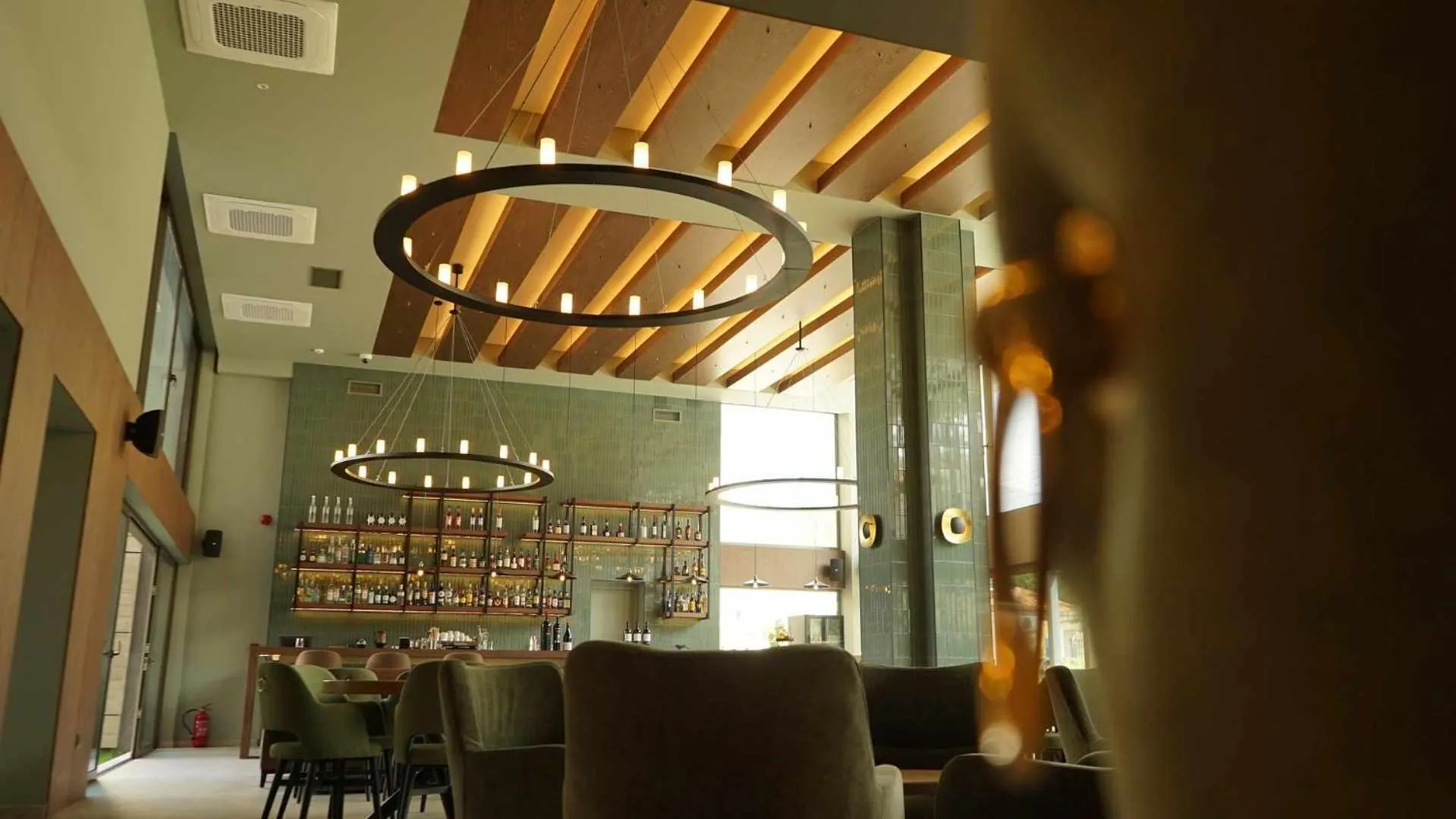 Restaurant/places to eat in Magnes Hotel