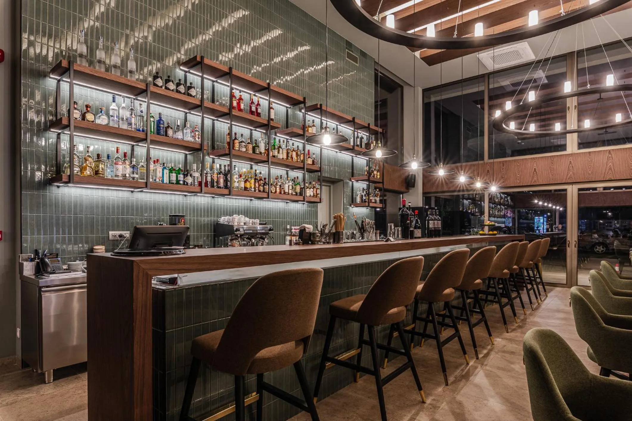 Restaurant/places to eat in Magnes Hotel