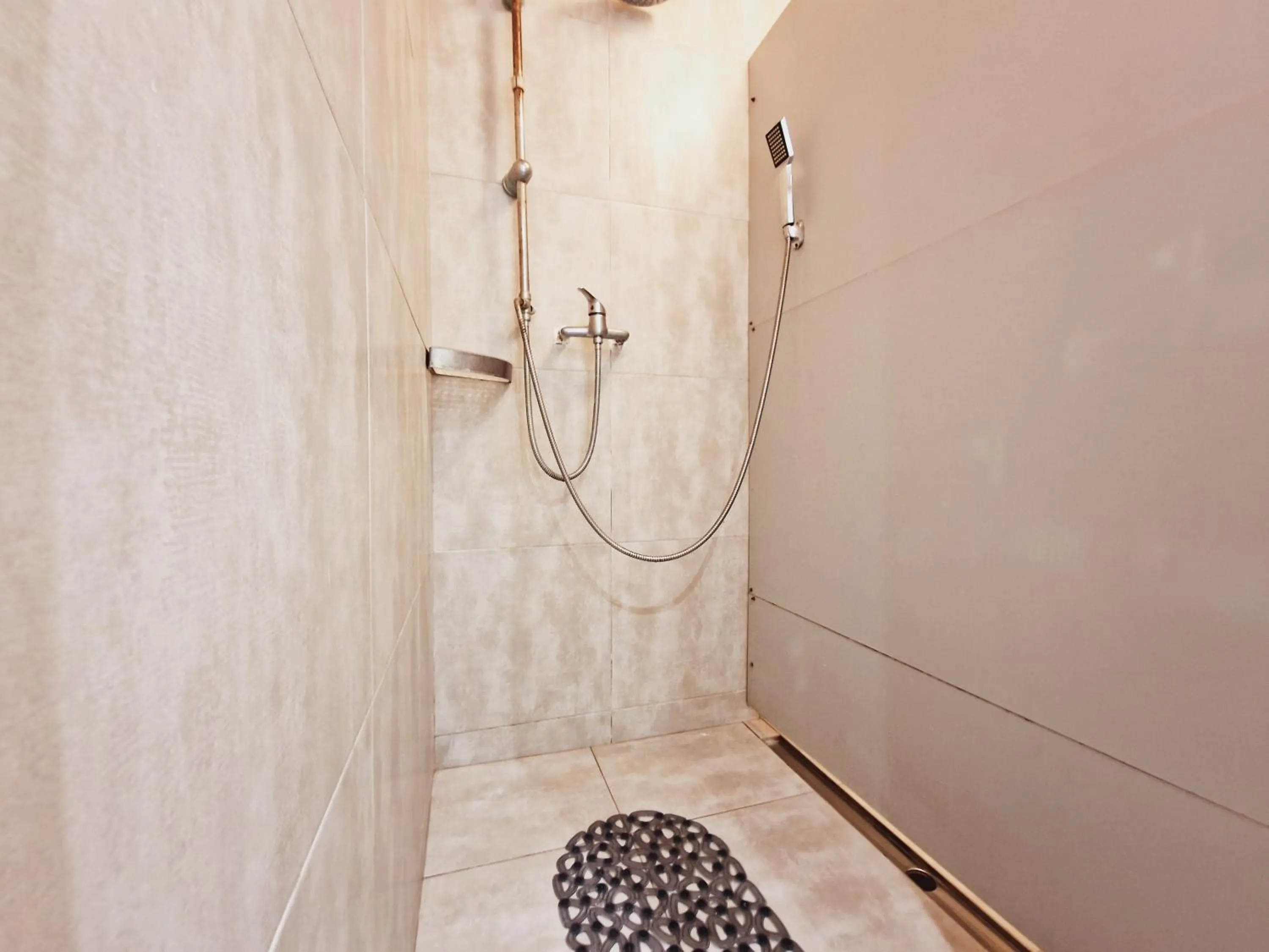 Shower in Mini Hostel in Lisbon