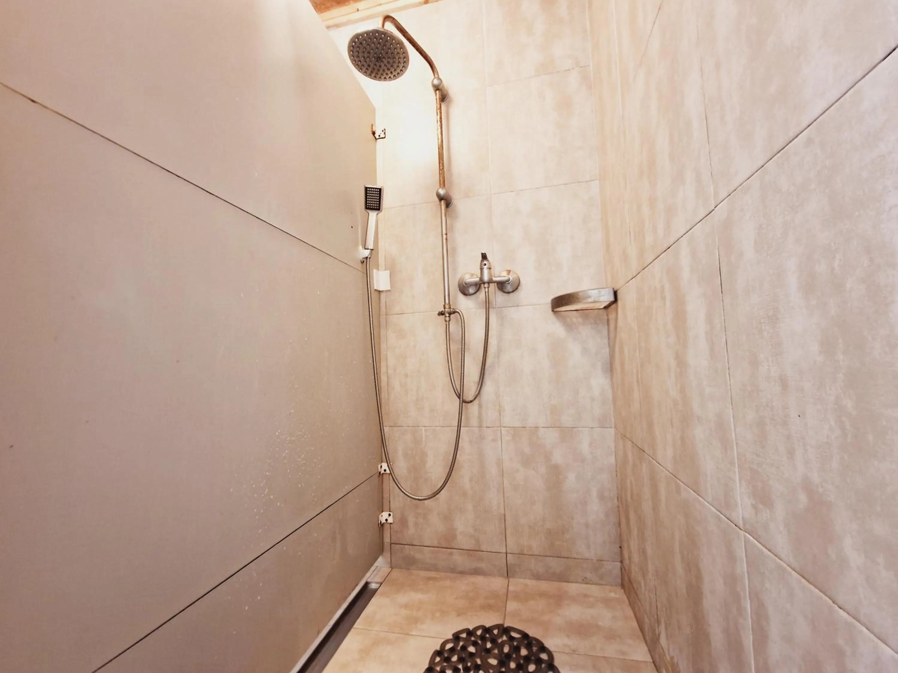Shower in Mini Hostel in Lisbon