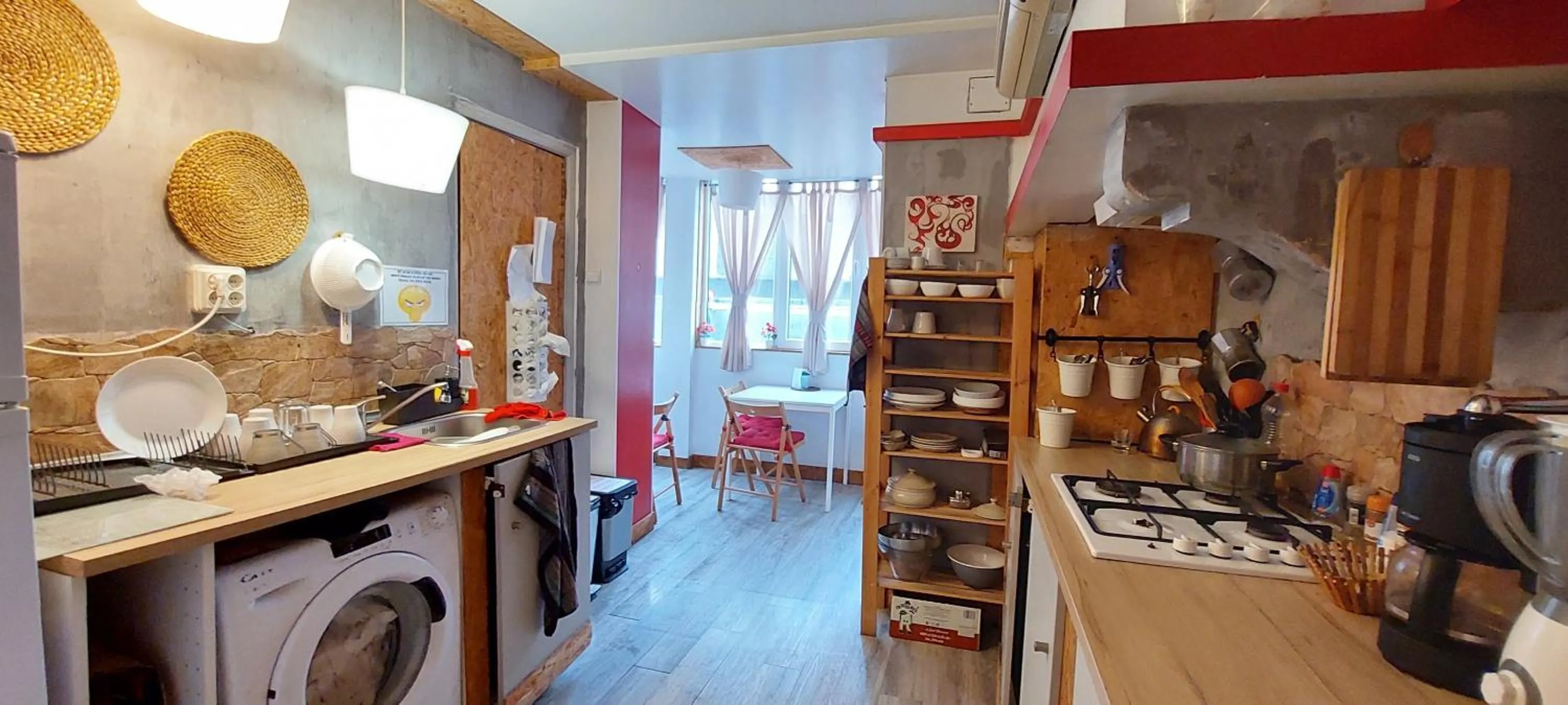 Communal kitchen in Mini Hostel in Lisbon