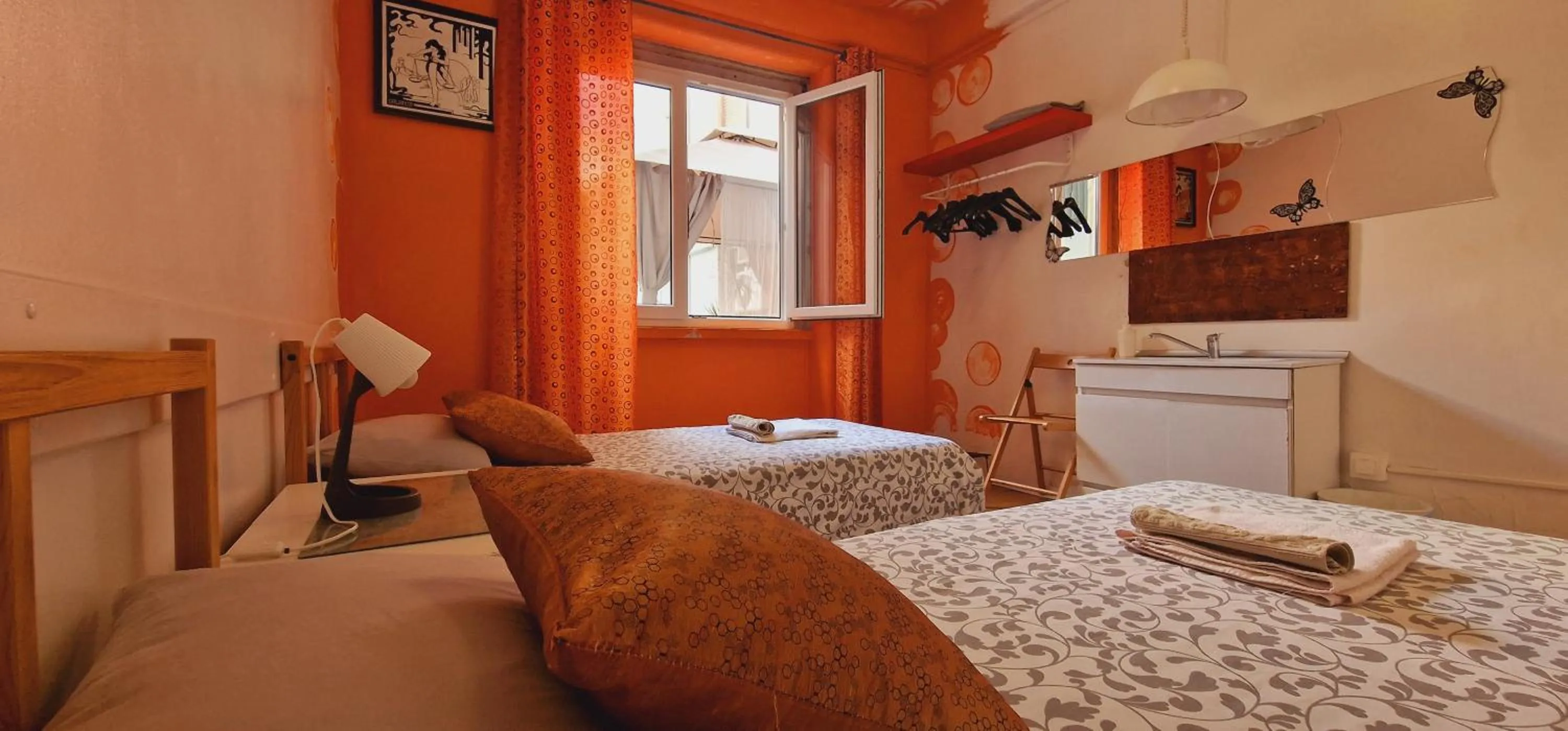 Photo of the whole room, Bed in Mini Hostel in Lisbon