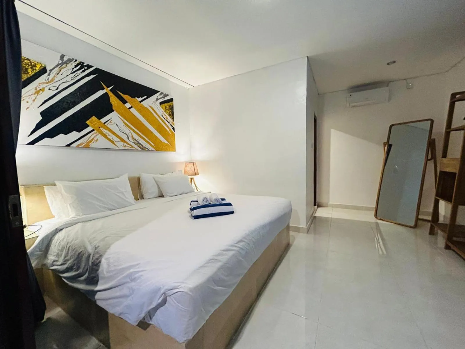 Photo of the whole room, Bed in Batuan Village