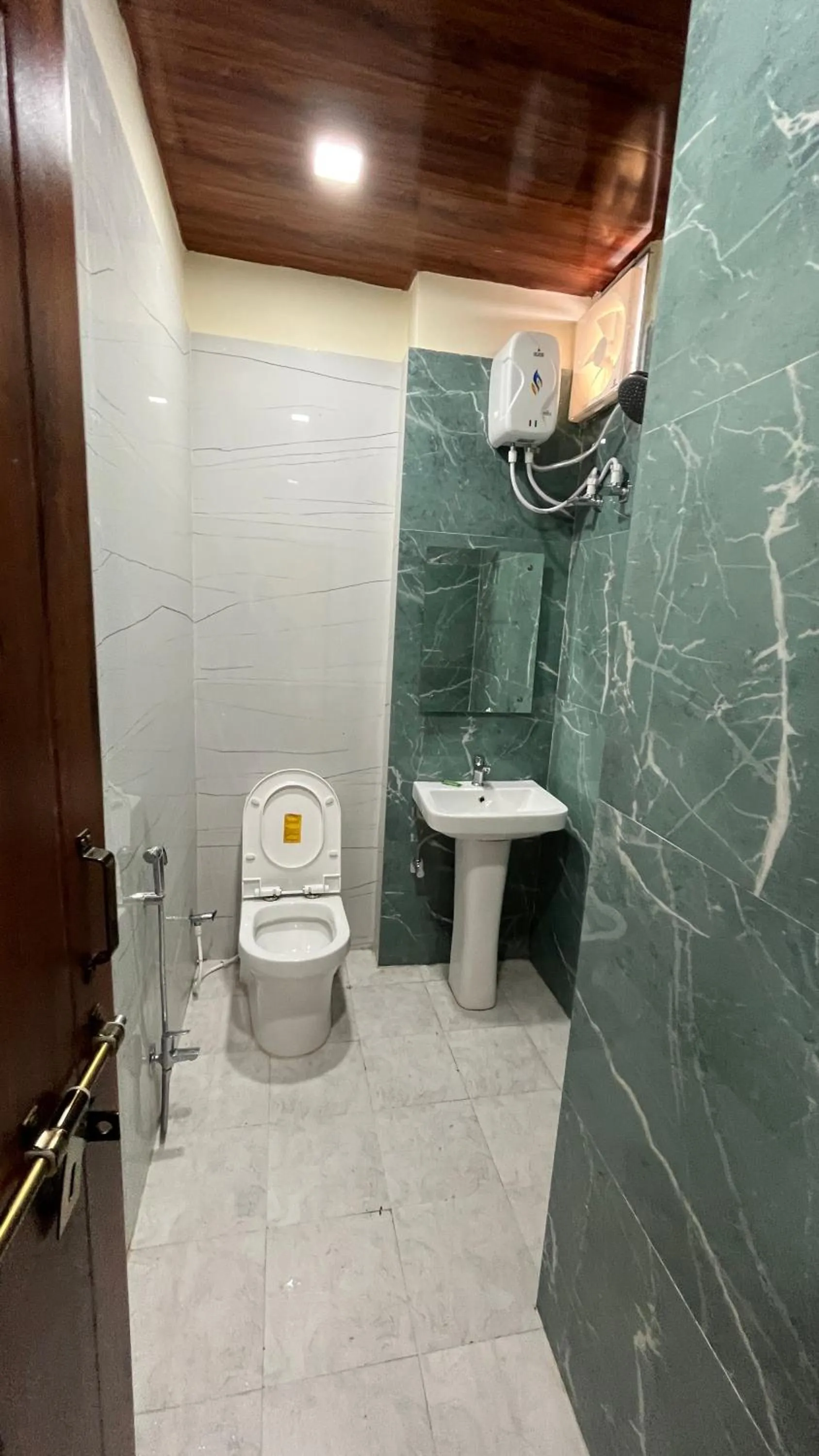 Bathroom in Maharastra Bhavan Atithi Grah