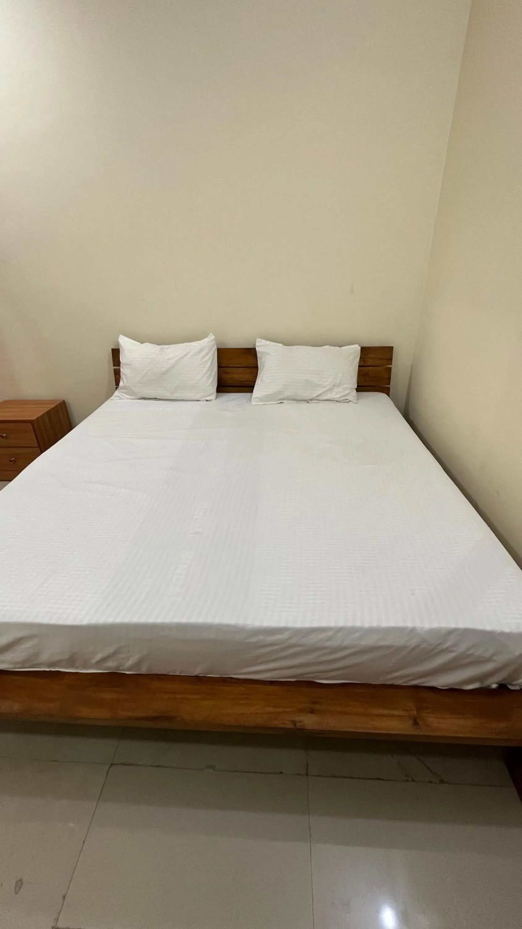 Bed in Maharastra Bhavan Atithi Grah