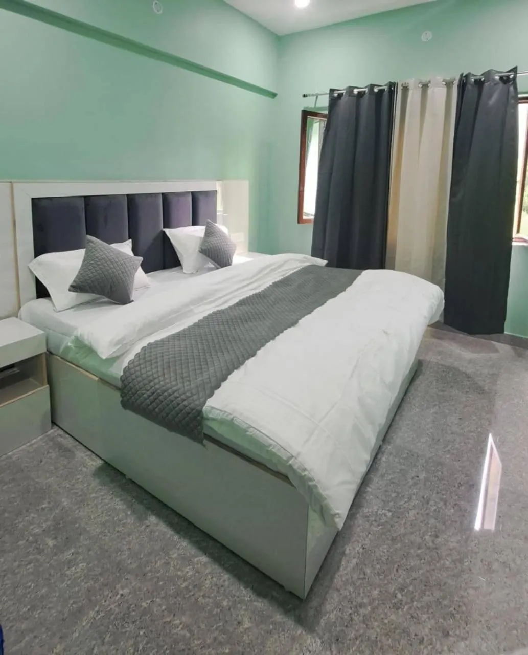 Bed in Maharastra Bhavan Atithi Grah