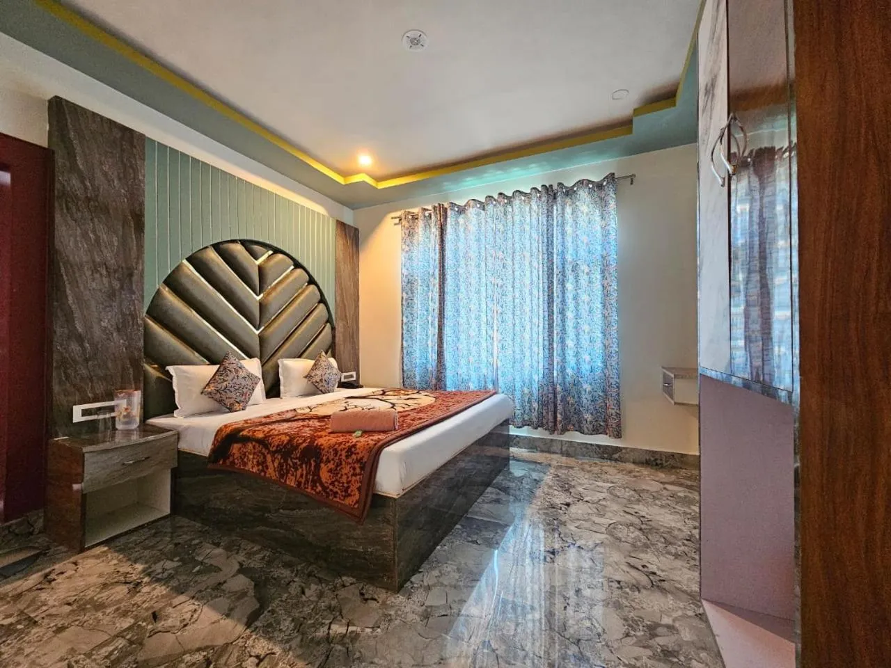 Bed in Maharastra Bhavan Atithi Grah