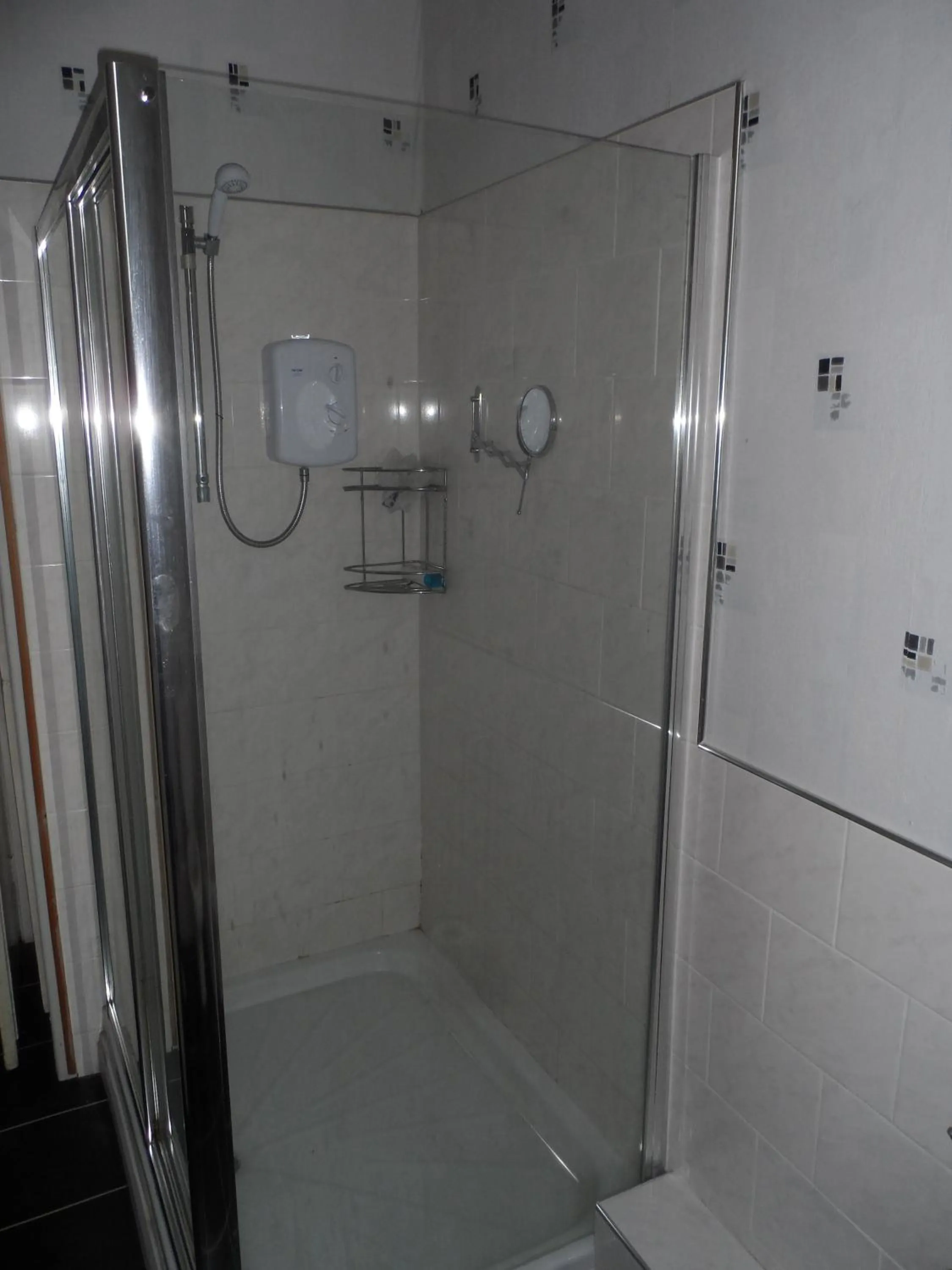Shower in The King's Head Hotel