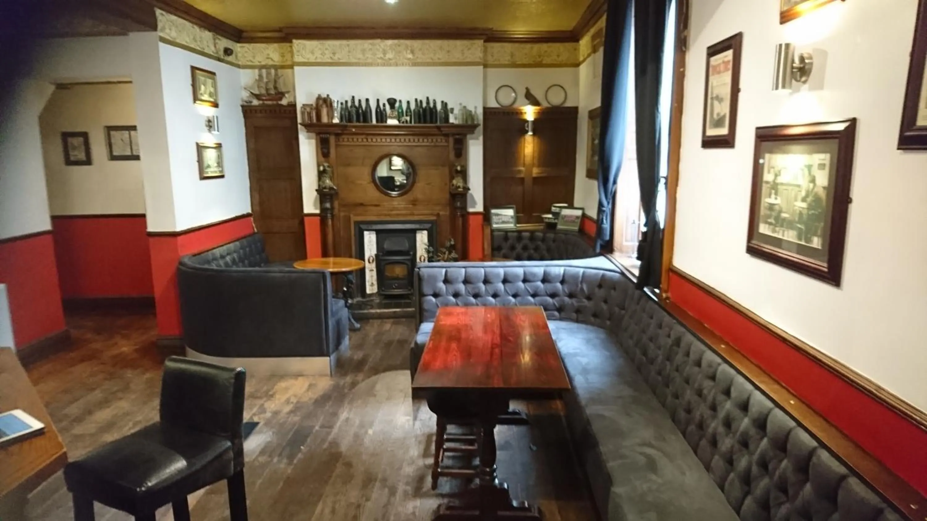 Lounge or bar in The King's Head Hotel