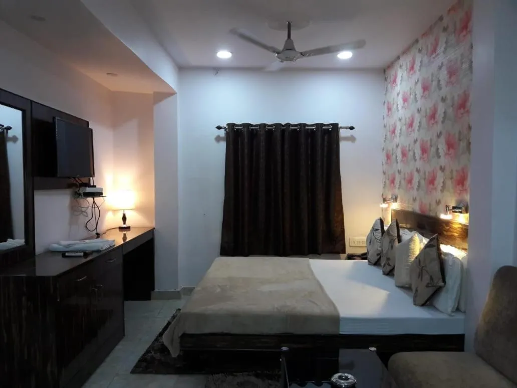 Bed in Hotel Kanha Inn