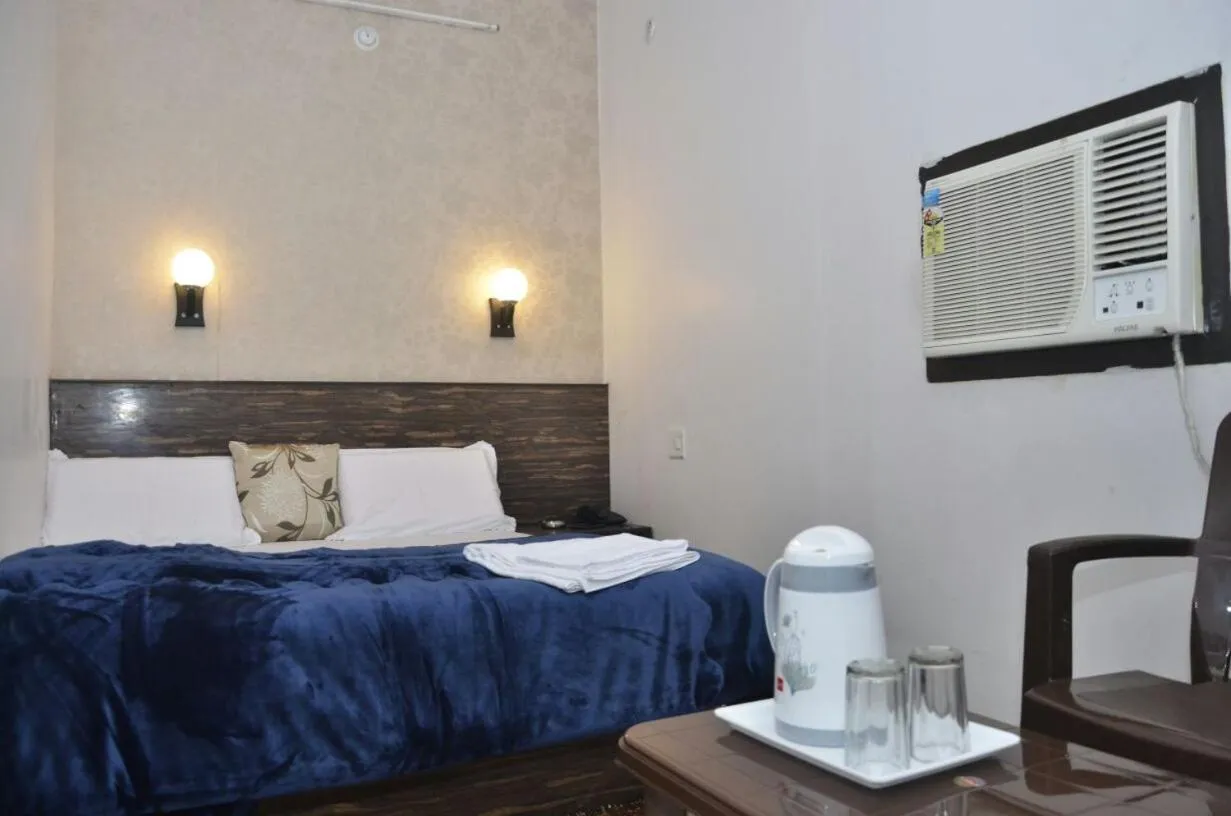 Bed in Hotel Kanha Inn