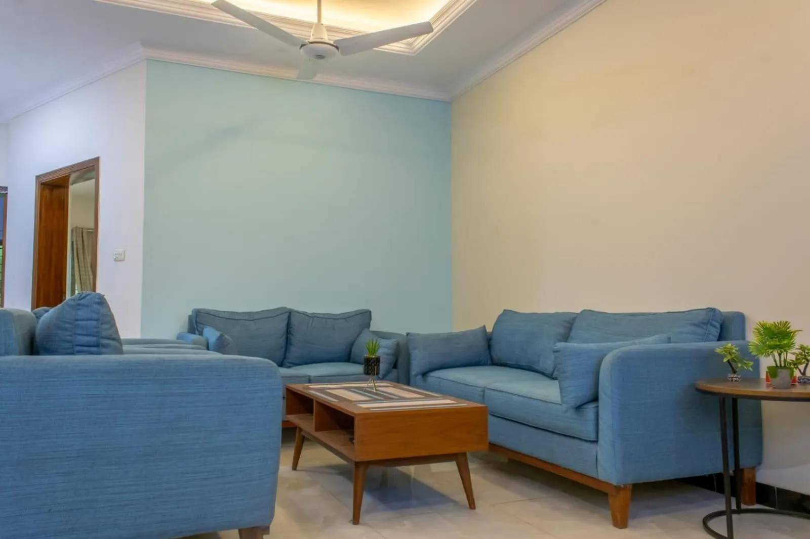 Living room in Holidazzle Lodge Islamabad