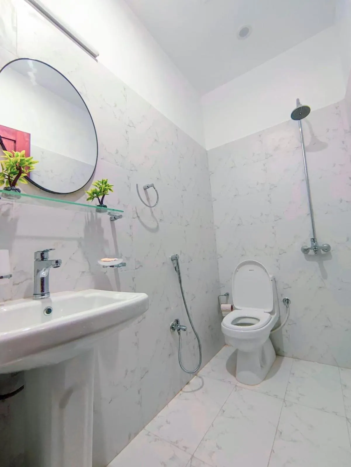 Shower in Holidazzle Lodge Islamabad