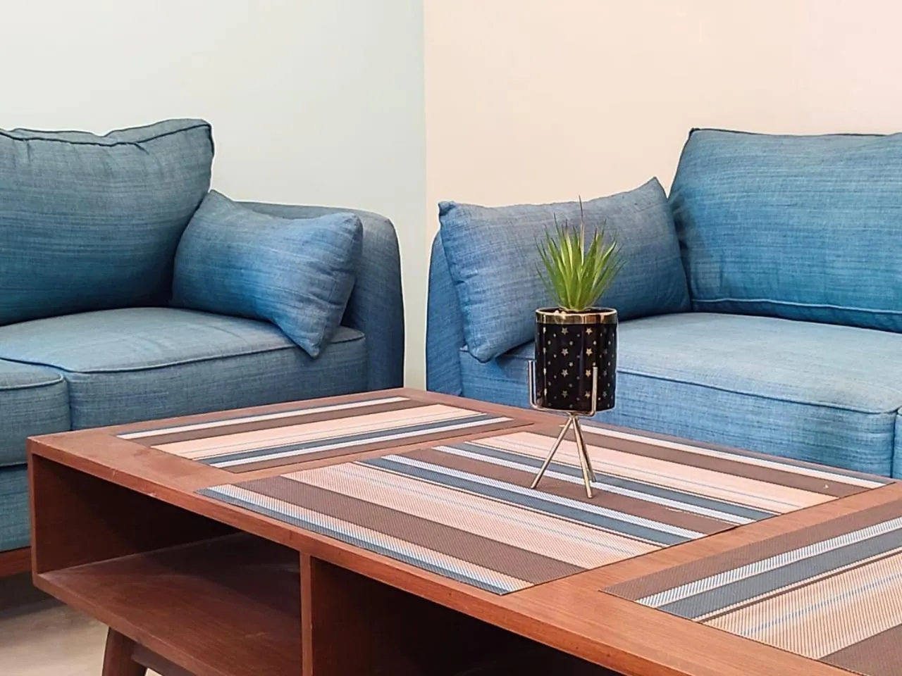 Living room in Holidazzle Lodge Islamabad