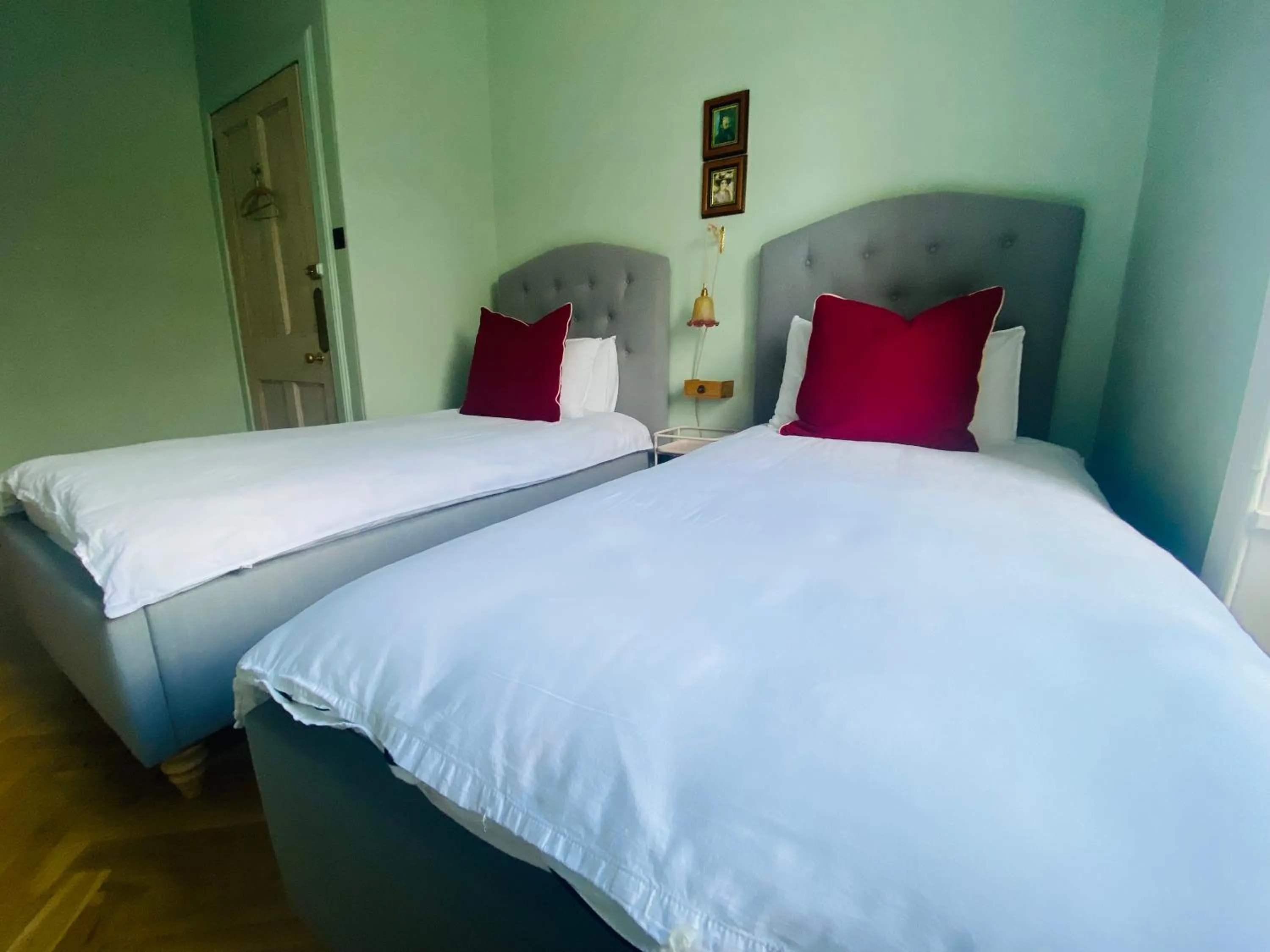 Bedroom, Bed in Ben A'an House