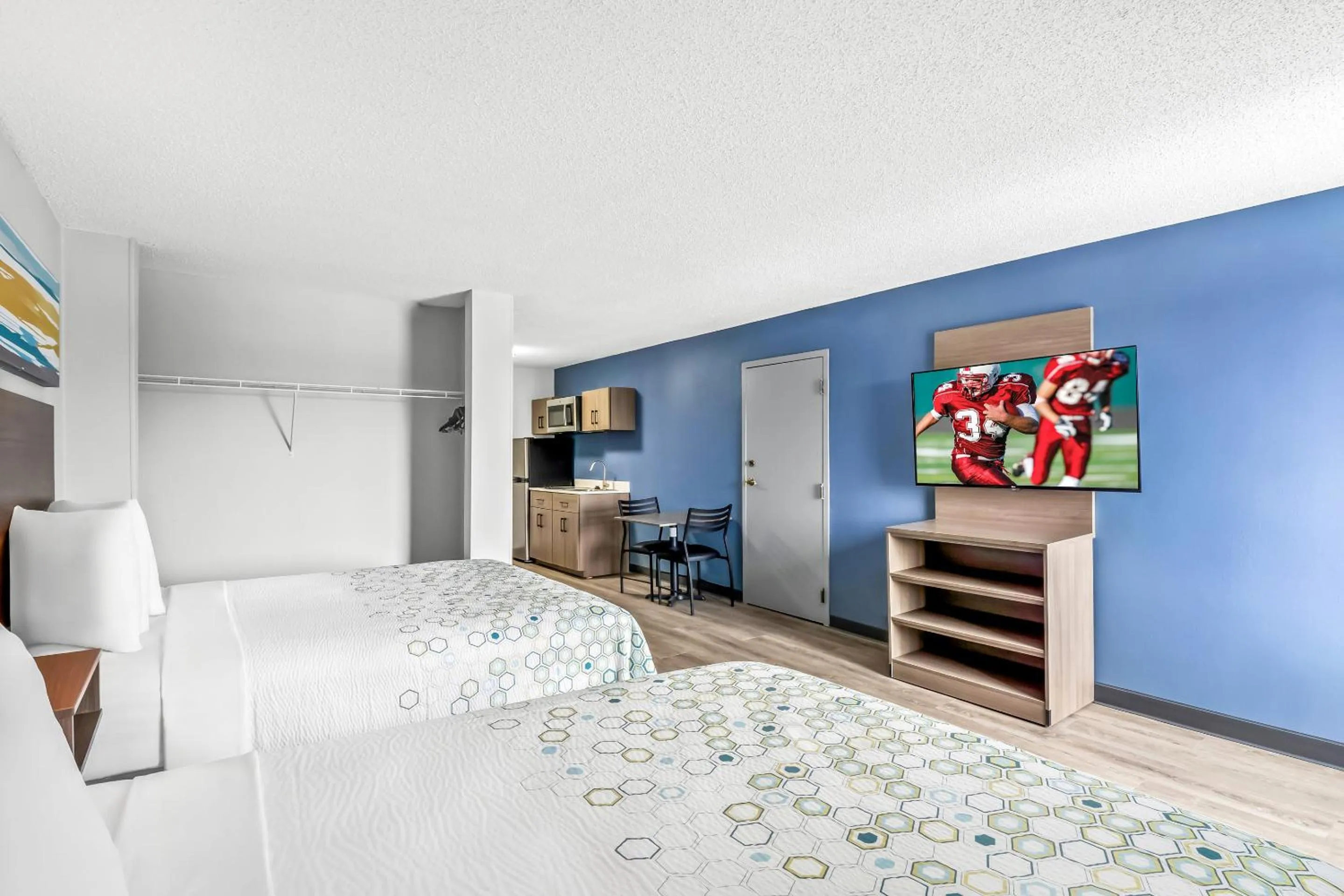 Photo of the whole room, Bed in HomeTowne Studios by Red Roof Southfield