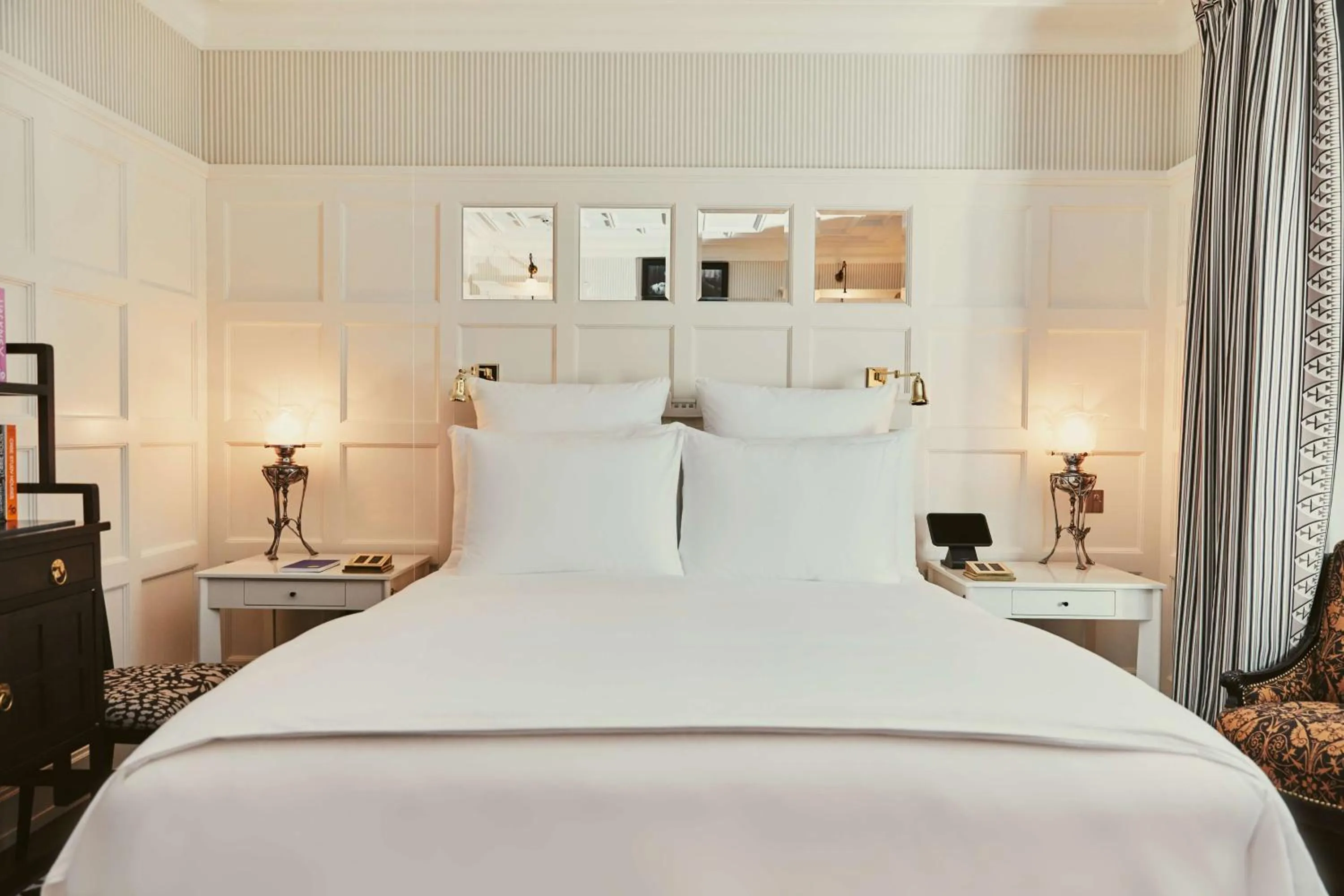 Bedroom, Bed in At Sloane