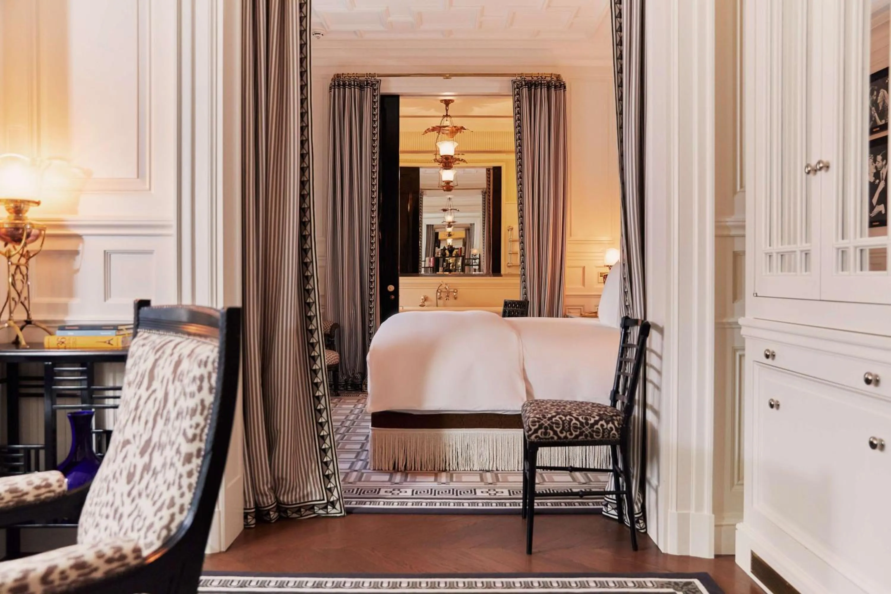 Photo of the whole room, Bed in At Sloane