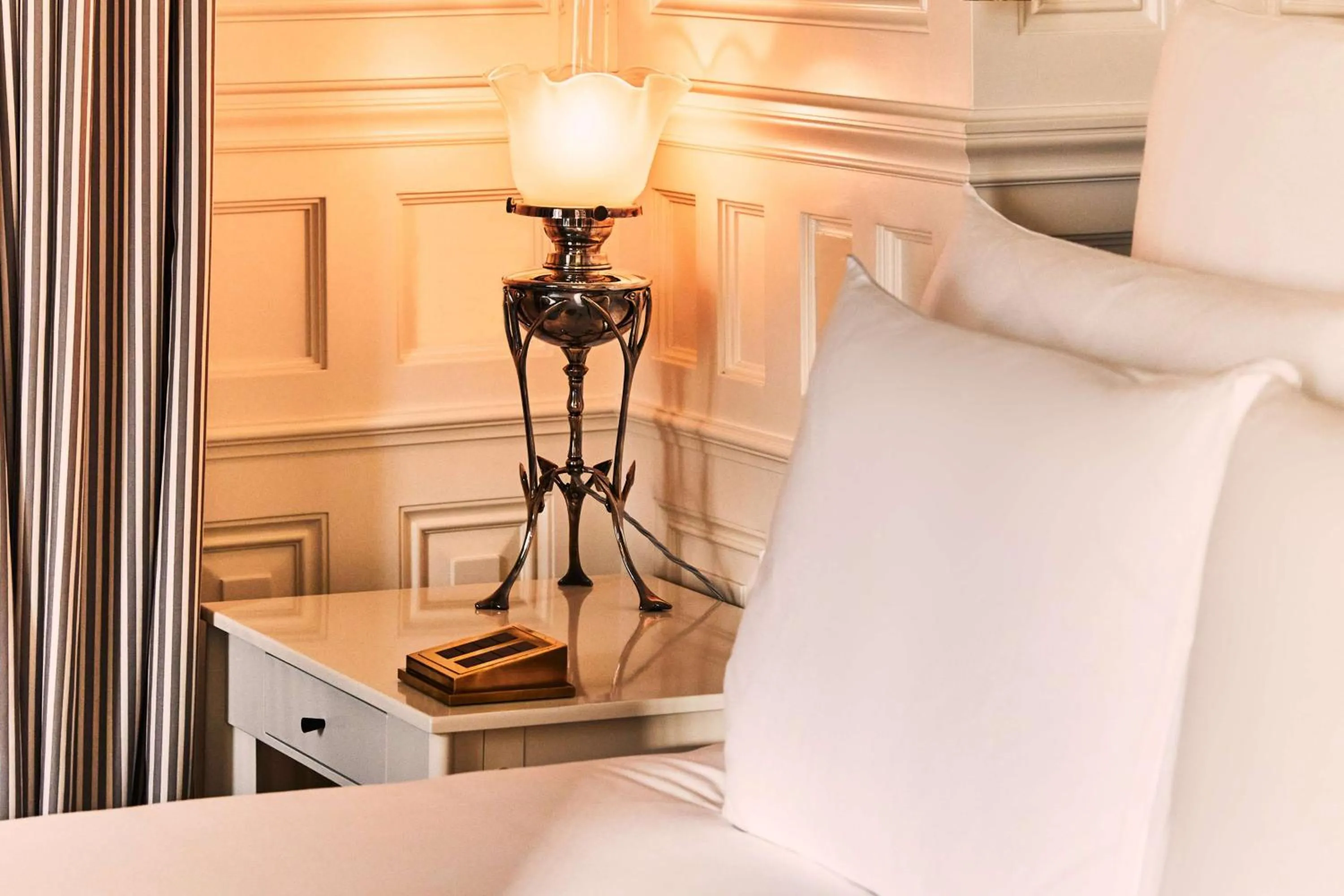 Photo of the whole room, Bed in At Sloane