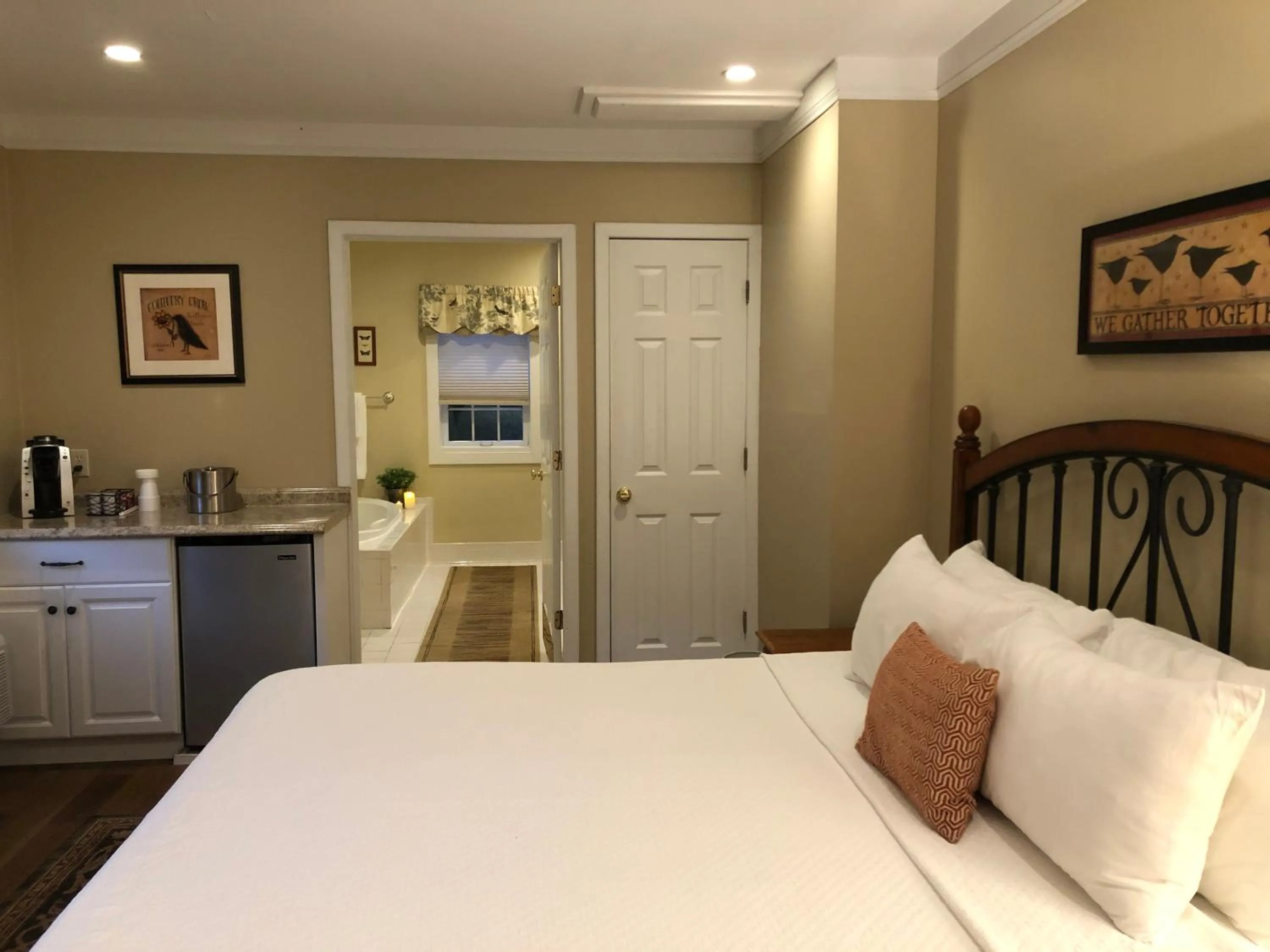 Coffee/tea facilities, Bed in Joseph Ambler Inn