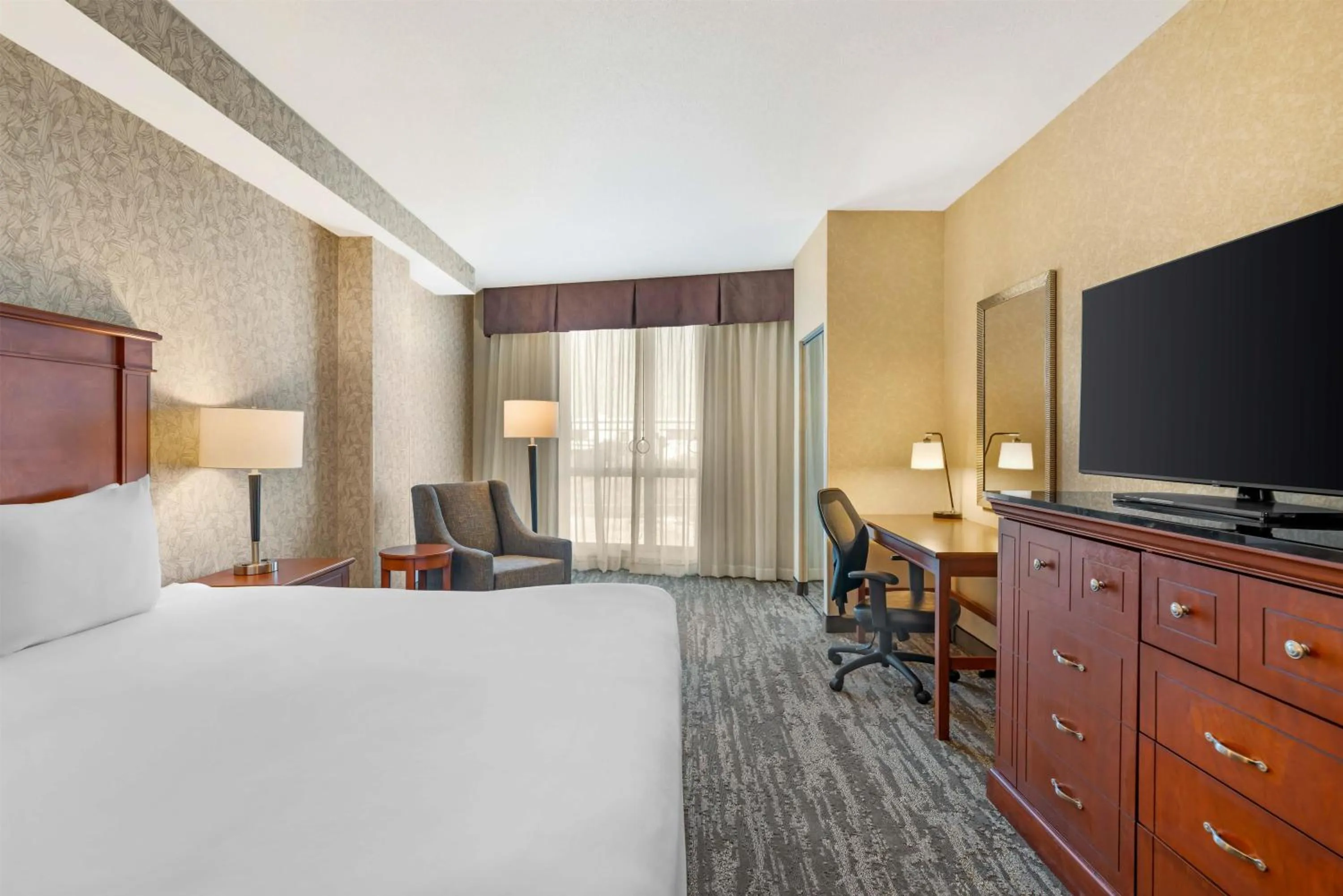 Bedroom, Bed in Drury Plaza Hotel St Louis Brentwood