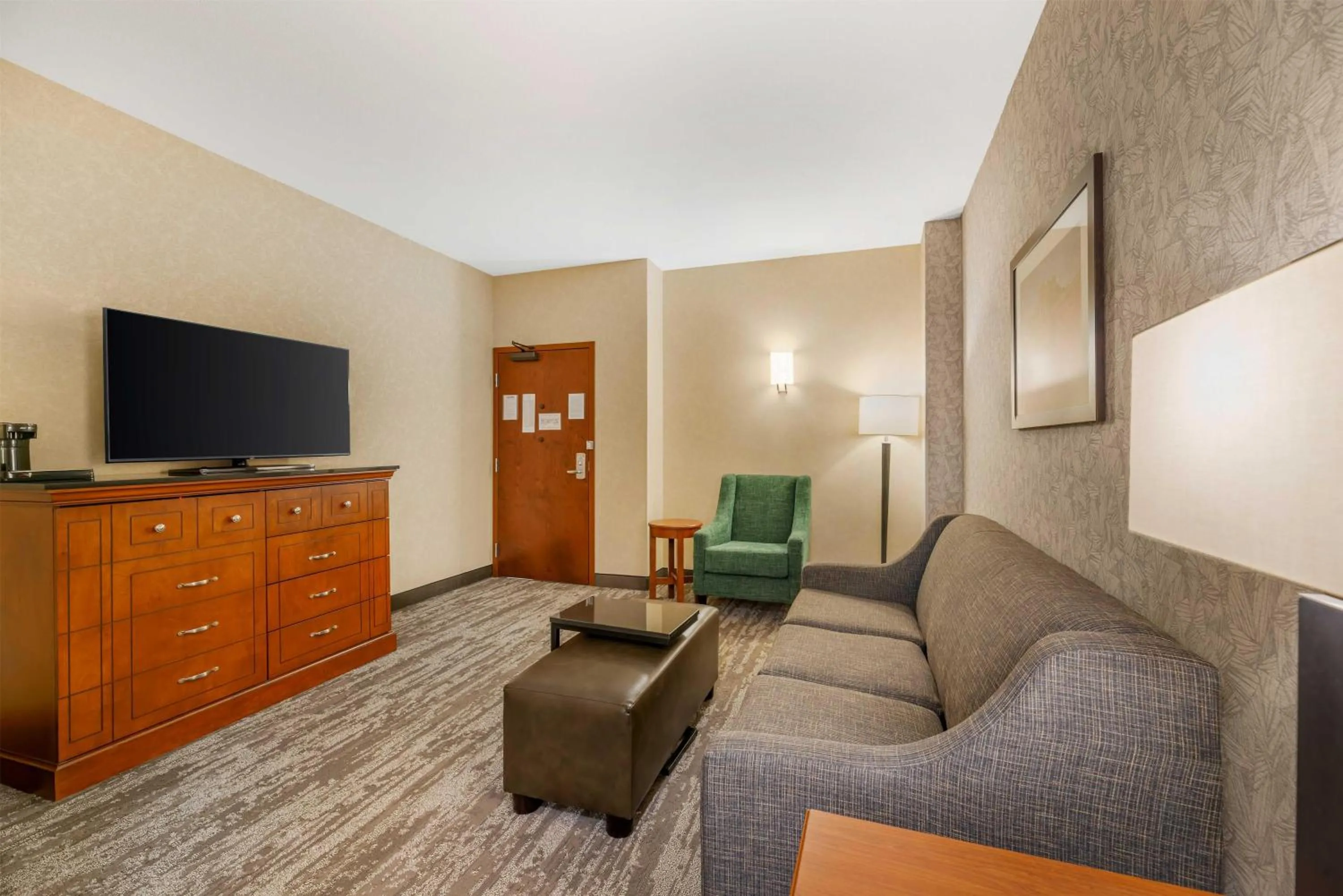 Bedroom in Drury Plaza Hotel St Louis Brentwood