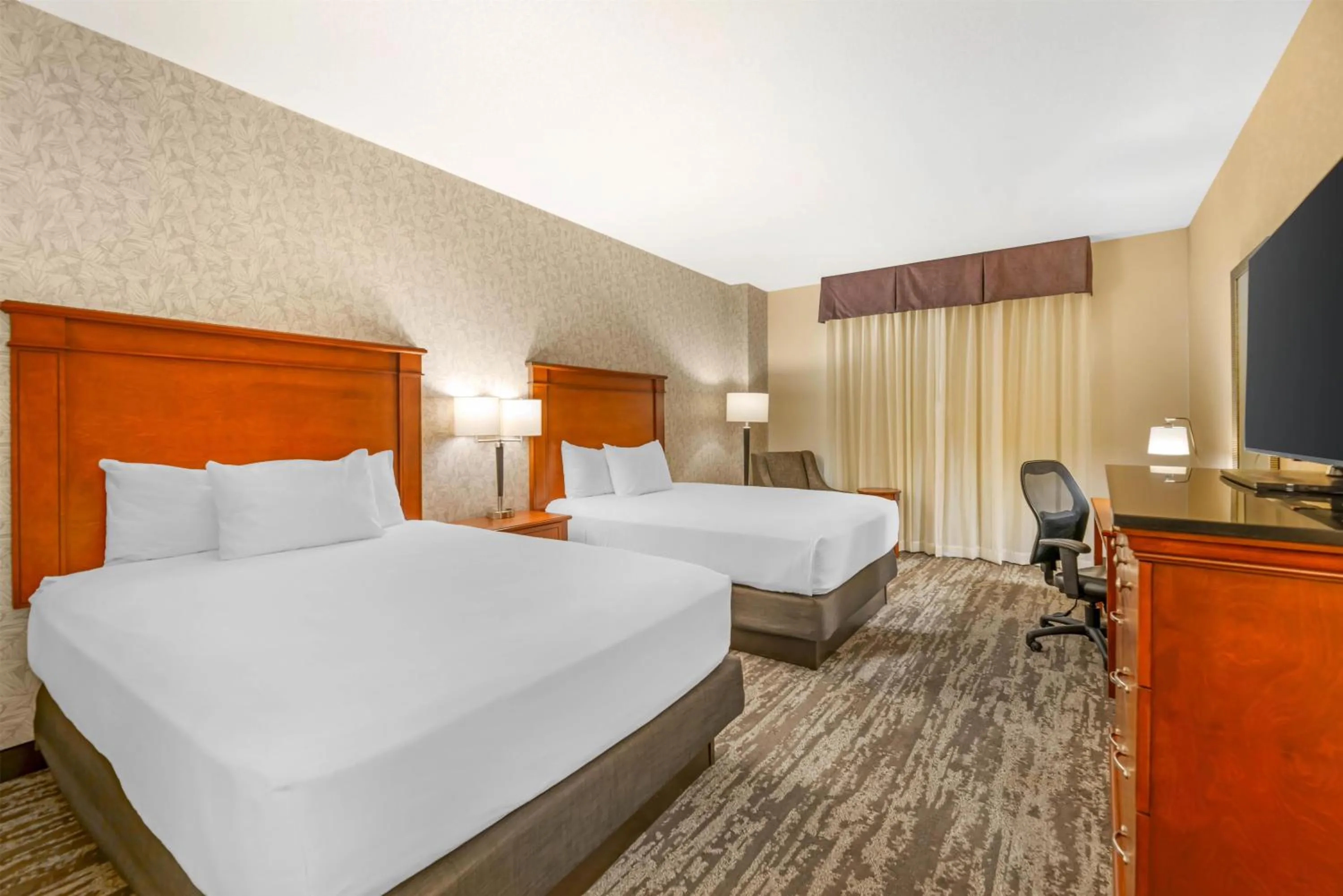 Bedroom, Bed in Drury Plaza Hotel St Louis Brentwood