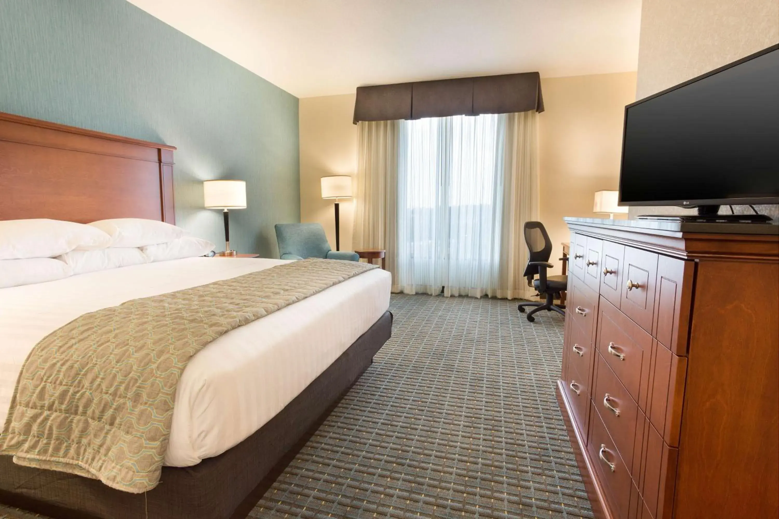 Deluxe King Room - Hearing Accessible, Shower in Drury Inn & Suites St. Louis Brentwood Deluxe King Room - Hearing Accessible, Shower in Drury Inn & Suites St. Louis Brentwood