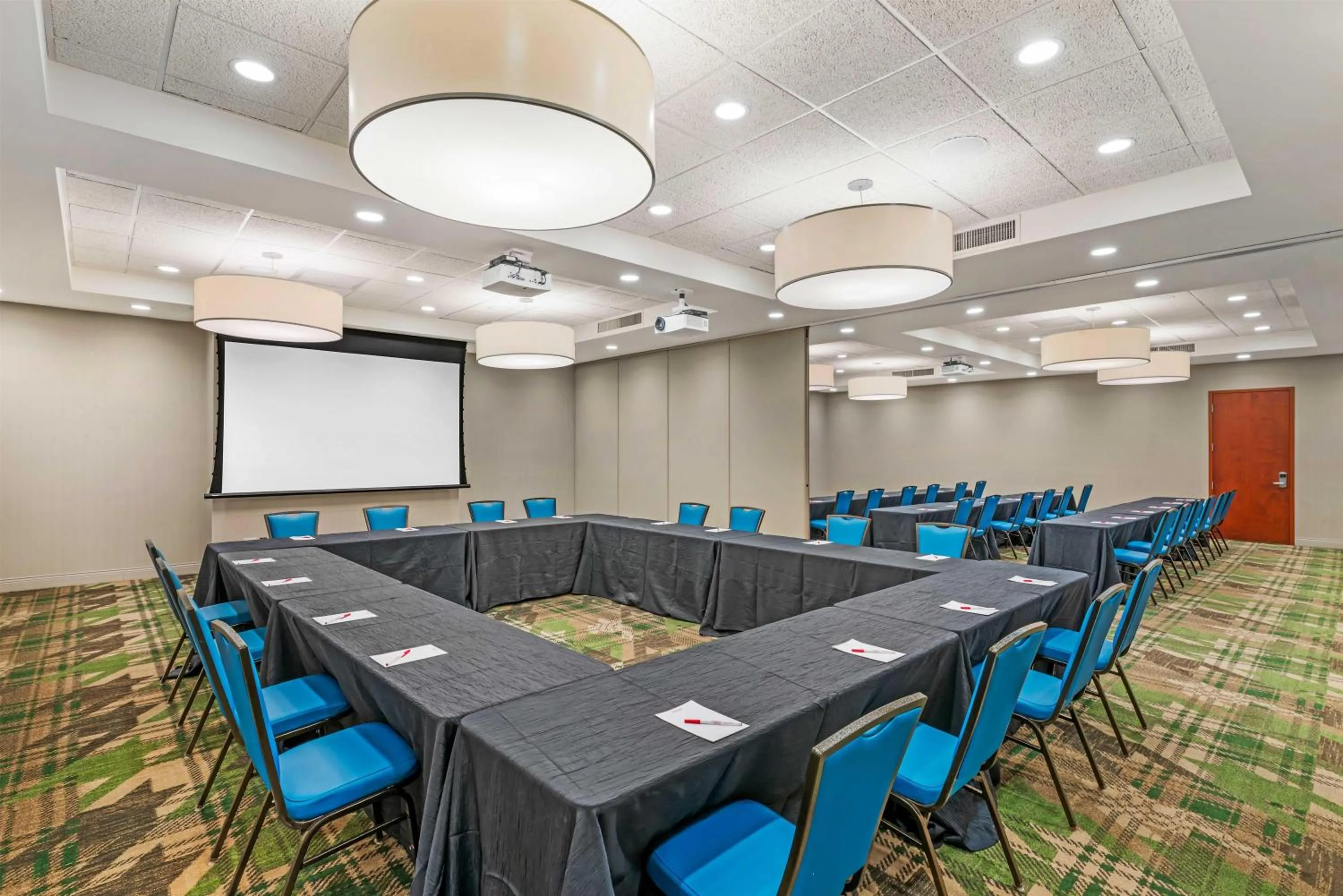 Meeting/conference room in Drury Plaza Hotel St Louis Brentwood