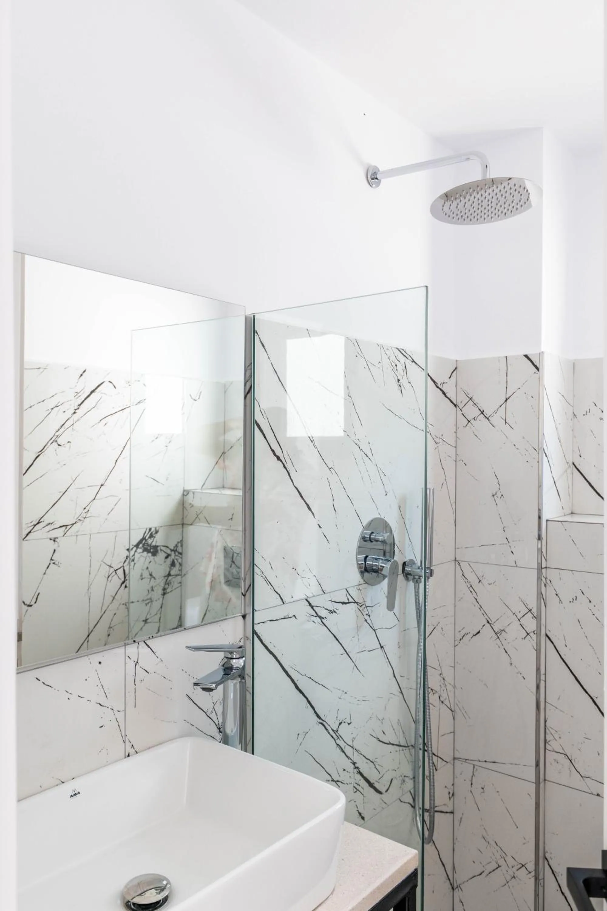 Shower in Sunset Aparthotel