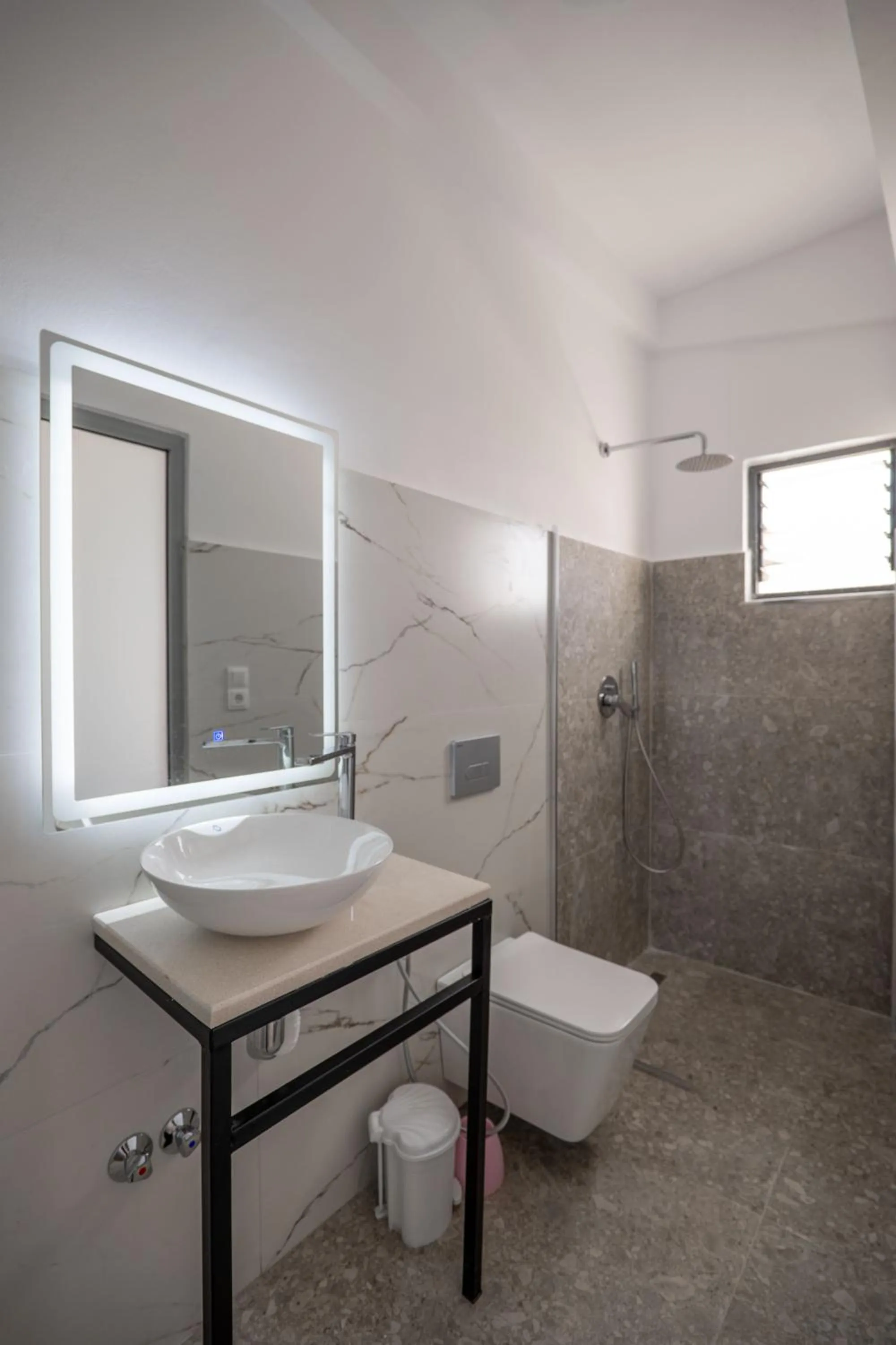 Shower in Sunset Aparthotel