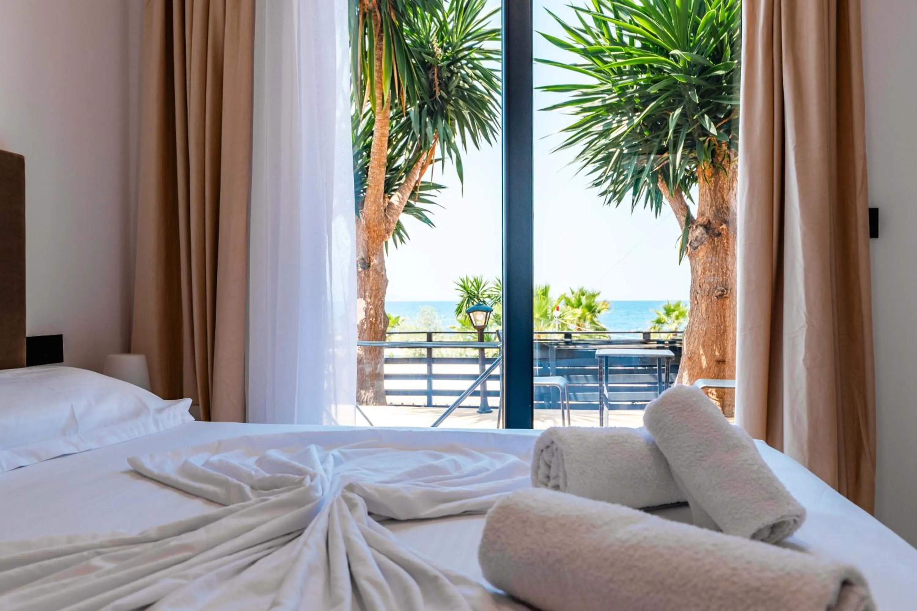 Bed in Sunset Aparthotel