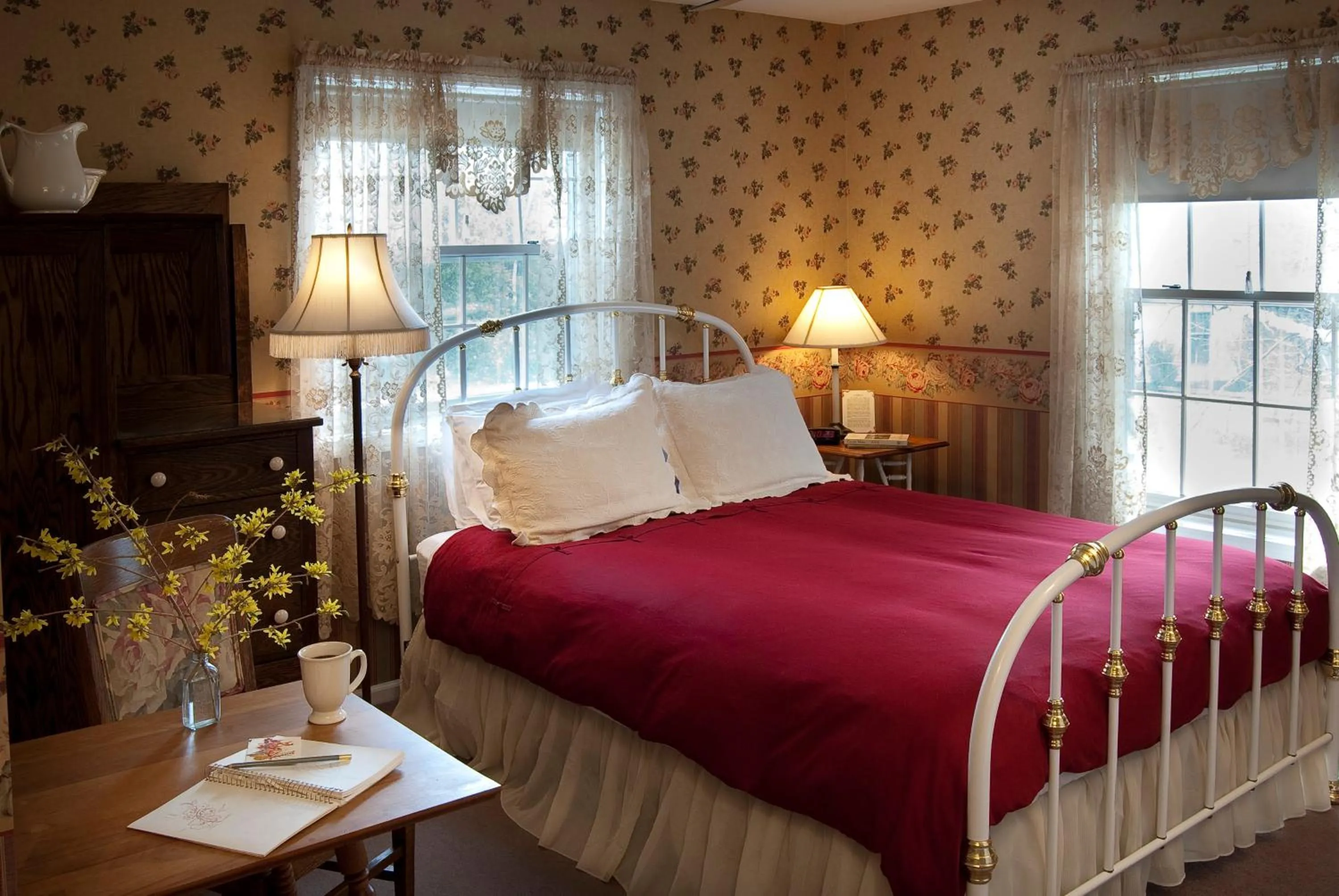 Bed in Eagle Harbor Inn