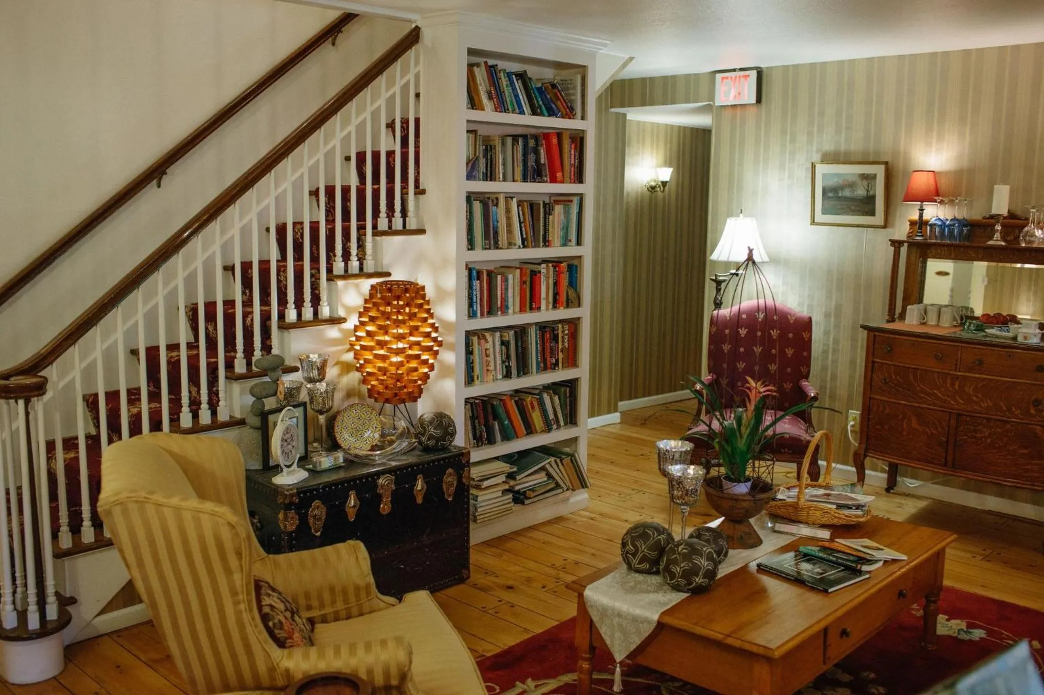Library in Eagle Harbor Inn