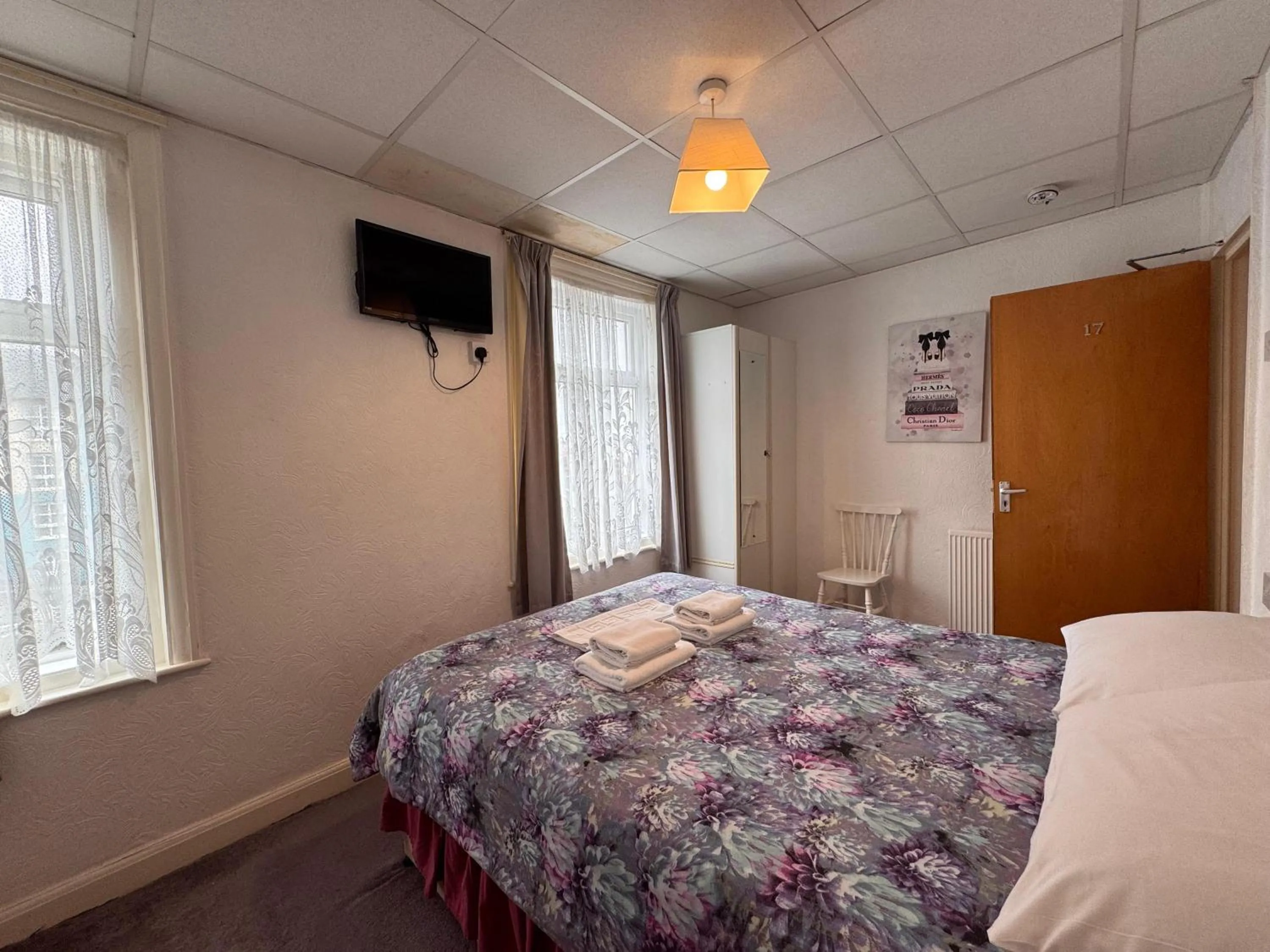 Bedroom, Bed in OYO Delton Hotel Blackpool Pleasure Beach