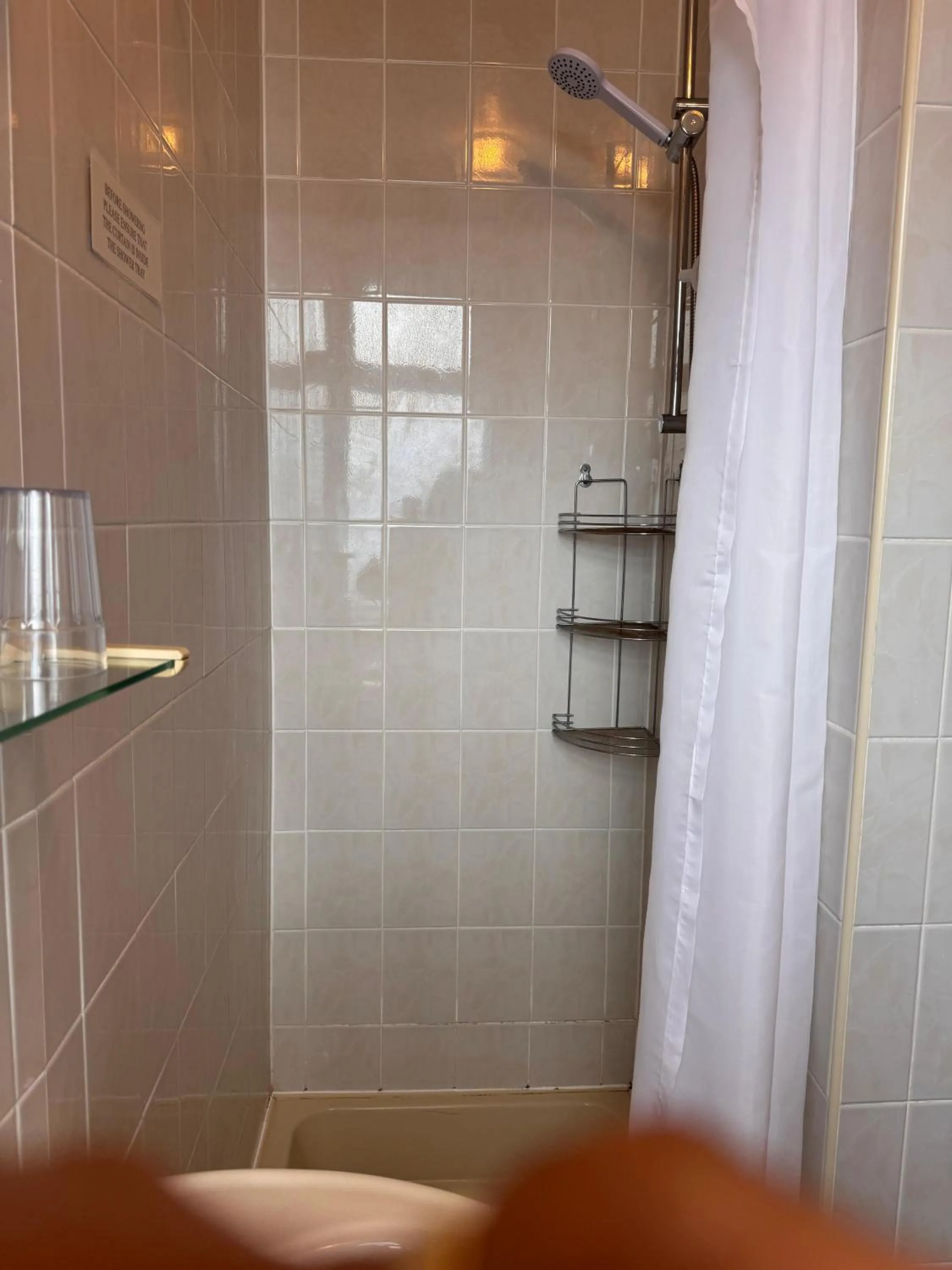 Bathroom in OYO Delton Hotel Blackpool Pleasure Beach