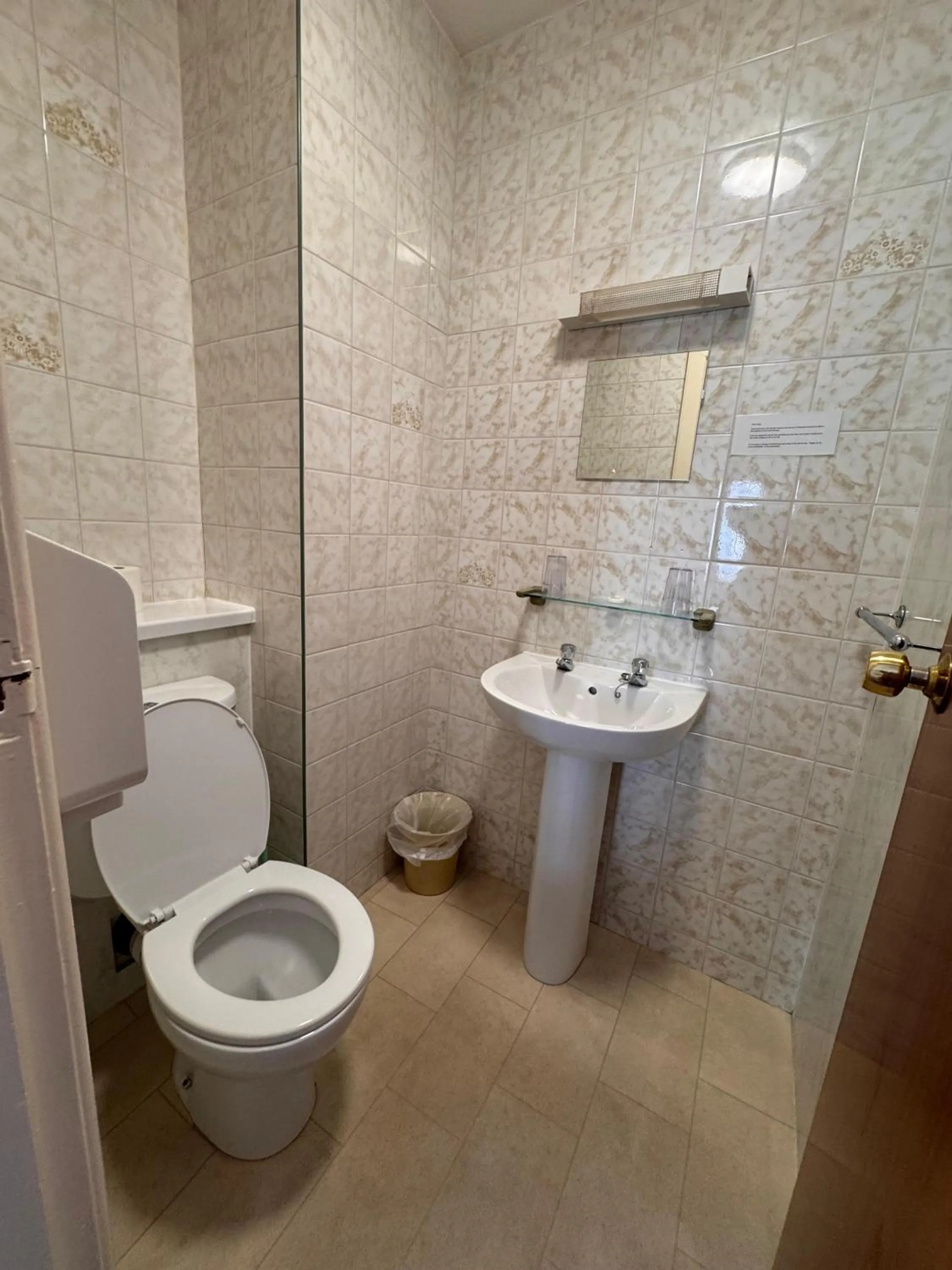 Bathroom in OYO Delton Hotel Blackpool Pleasure Beach