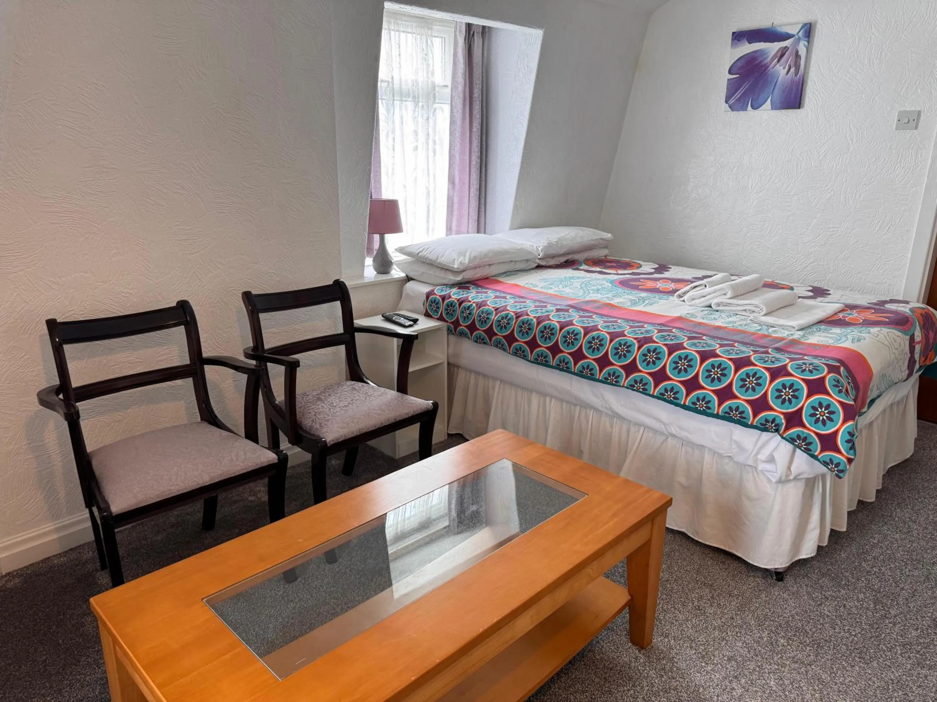 Bedroom, Bed in OYO Delton Hotel Blackpool Pleasure Beach