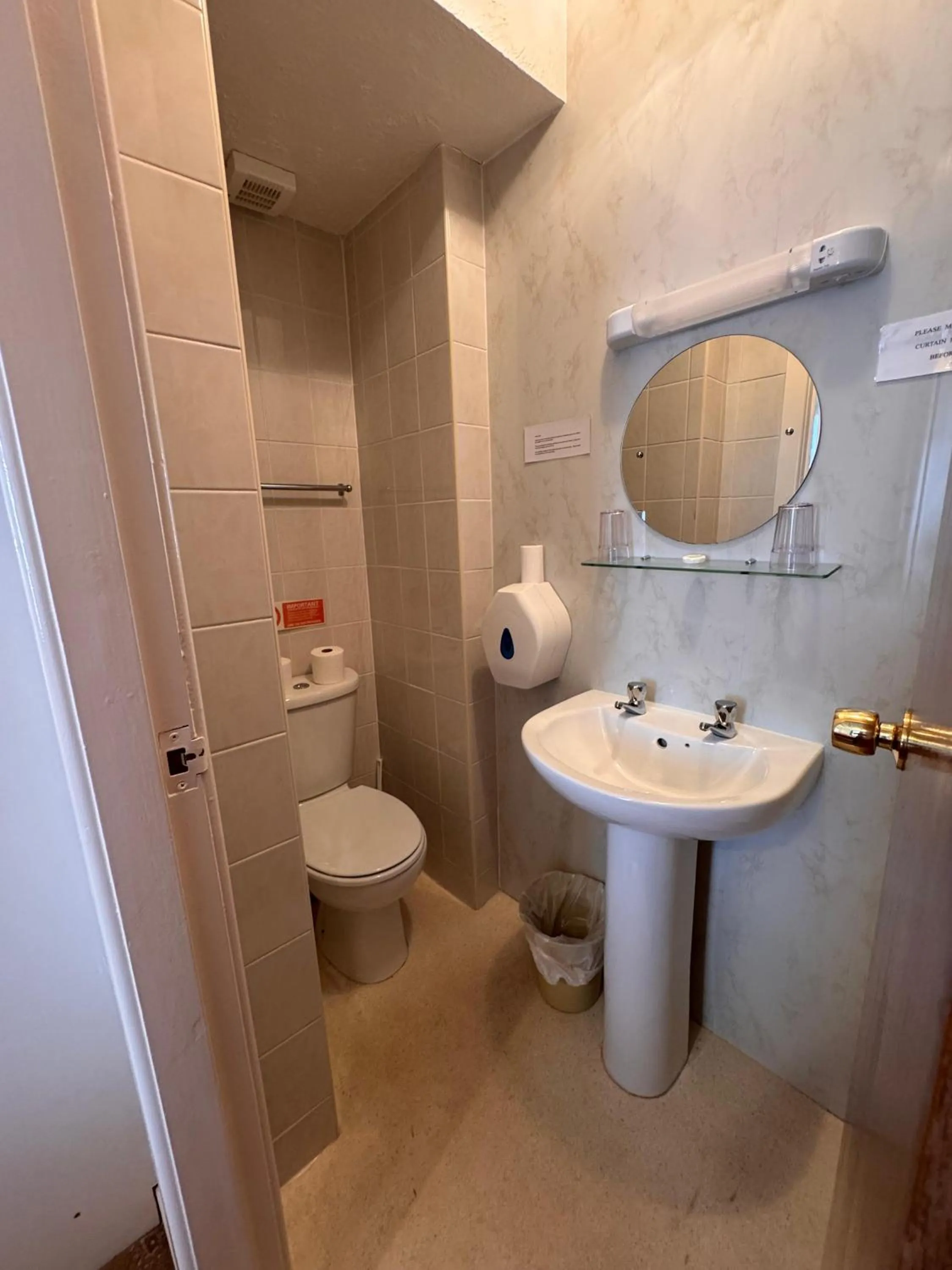 Bathroom in OYO Delton Hotel Blackpool Pleasure Beach