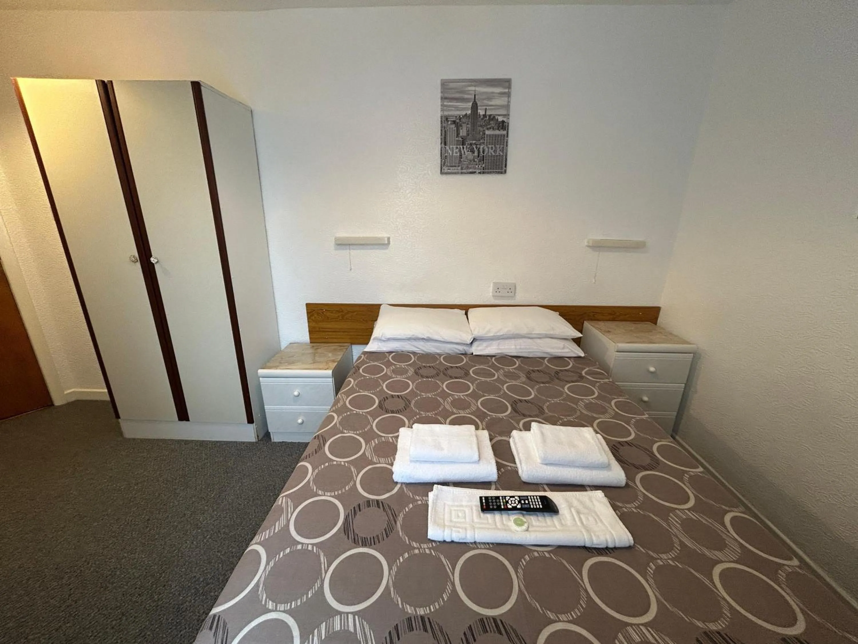 Bedroom, Bed in OYO Delton Hotel Blackpool Pleasure Beach