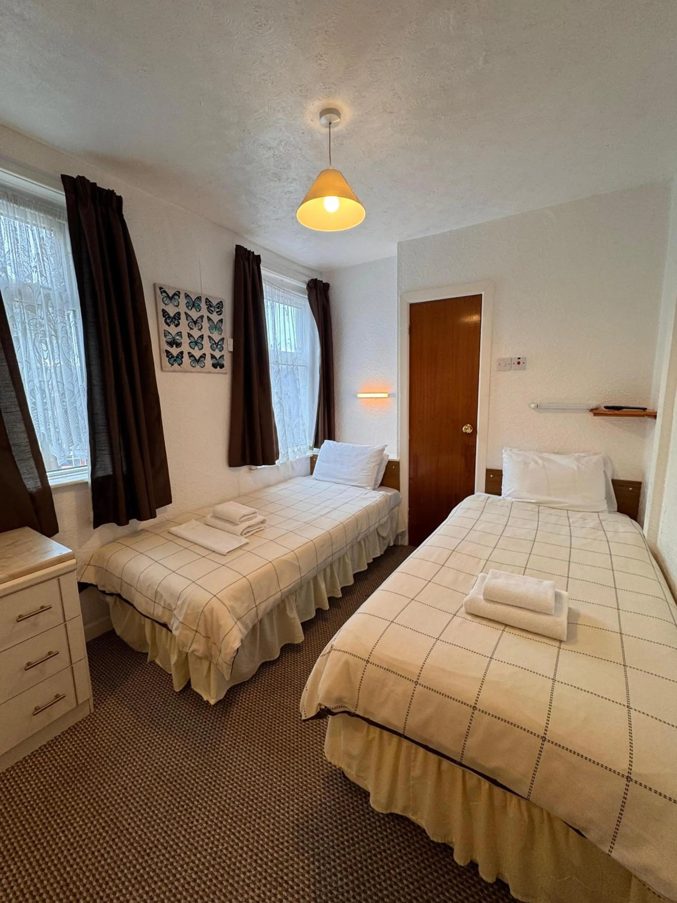 Photo of the whole room, Bed in OYO Delton Hotel Blackpool Pleasure Beach