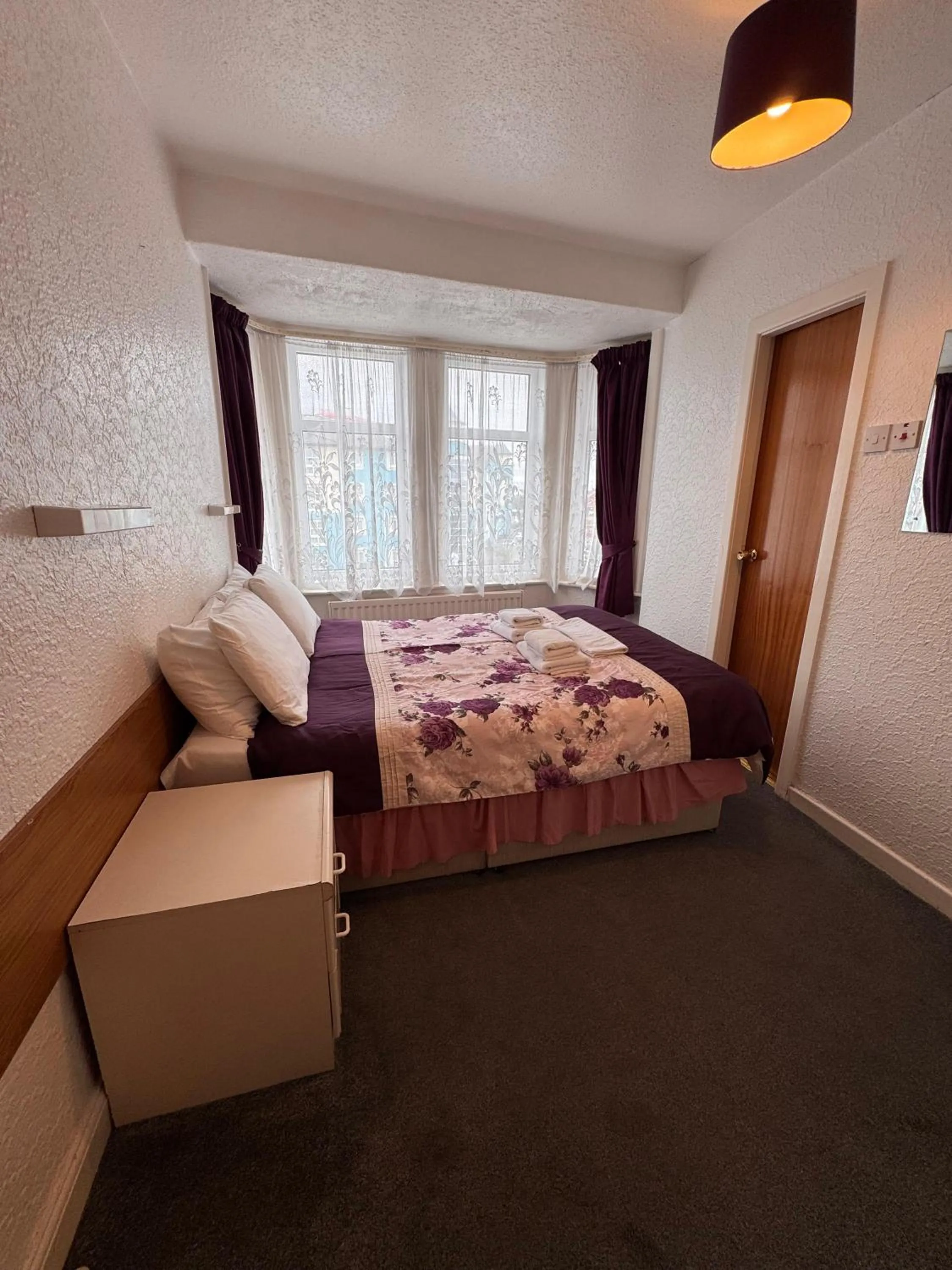 Bedroom, Bed in OYO Delton Hotel Blackpool Pleasure Beach