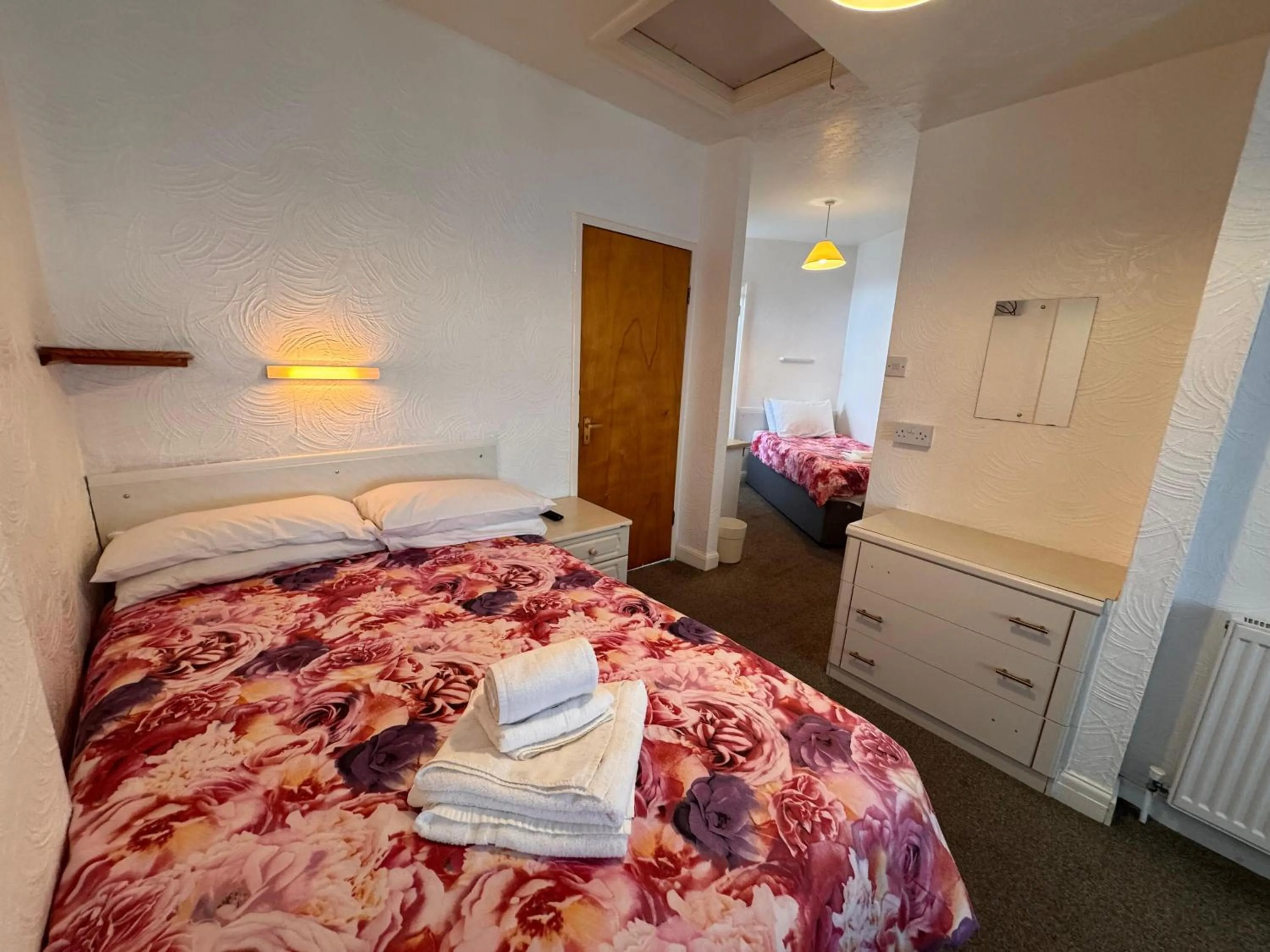 Bedroom, Bed in OYO Delton Hotel Blackpool Pleasure Beach