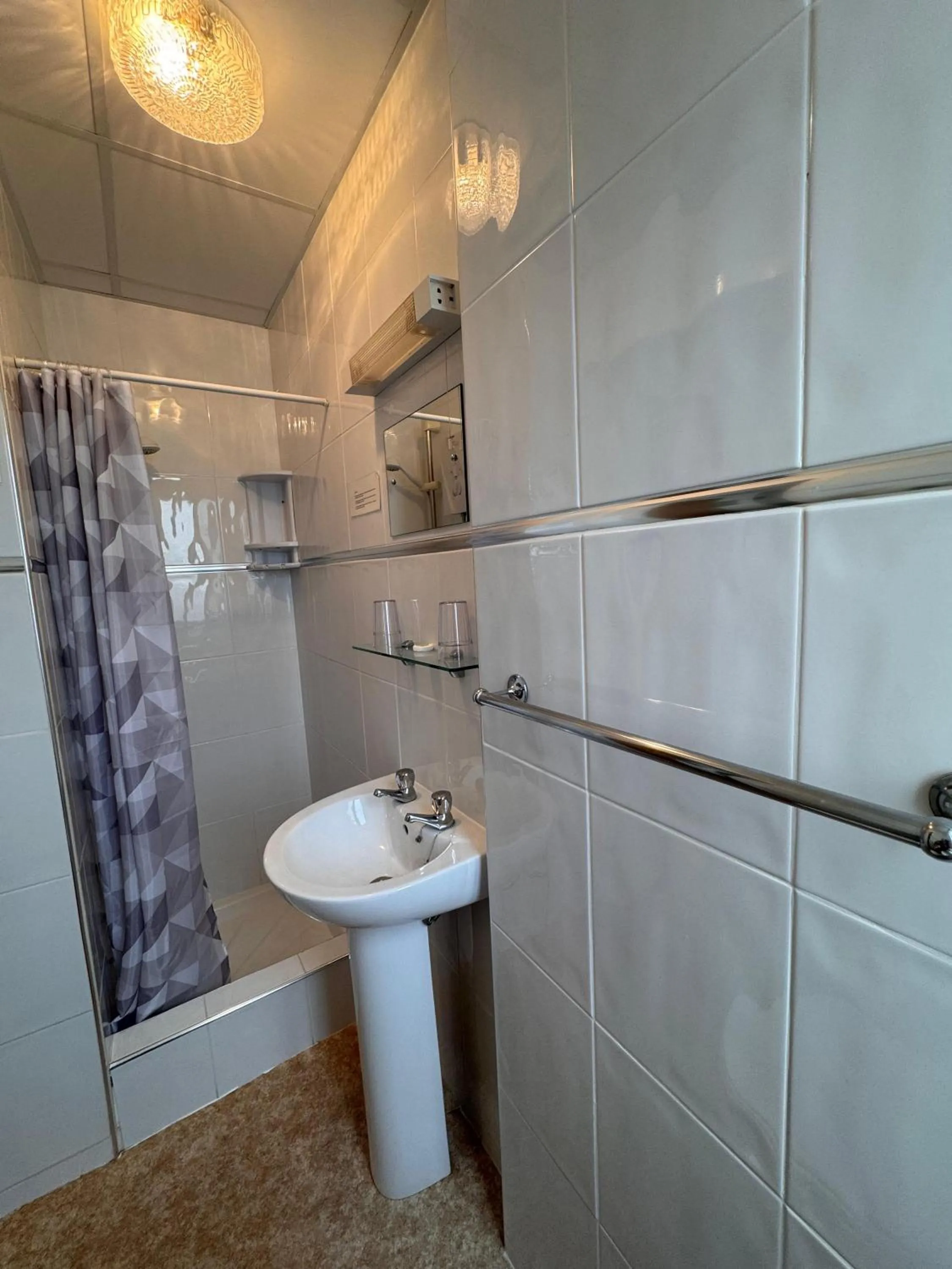 Bathroom in OYO Delton Hotel Blackpool Pleasure Beach