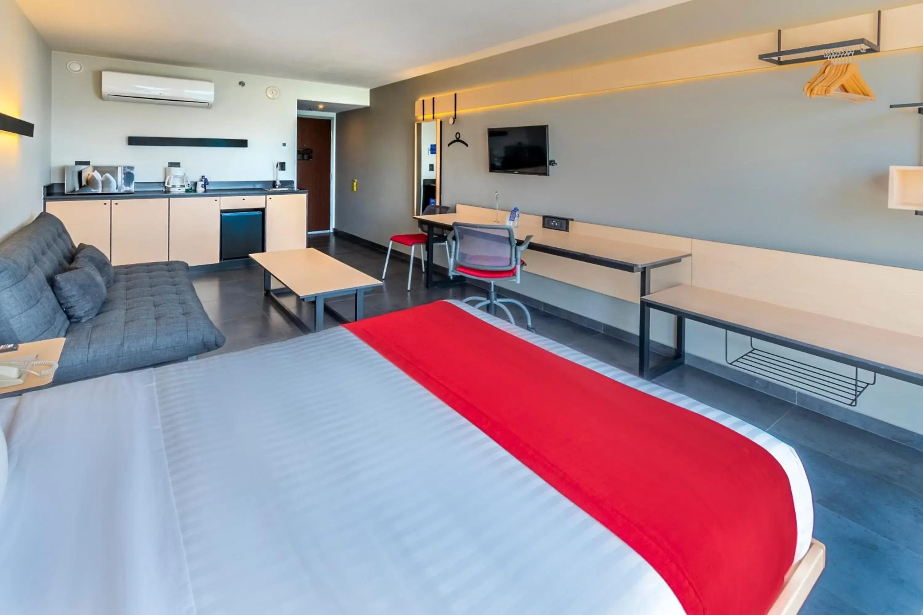 Superior Queen Room with Sofa Bed in City Express by Marriott Paraiso Superior Queen Room with Sofa Bed in City Express by Marriott Paraiso